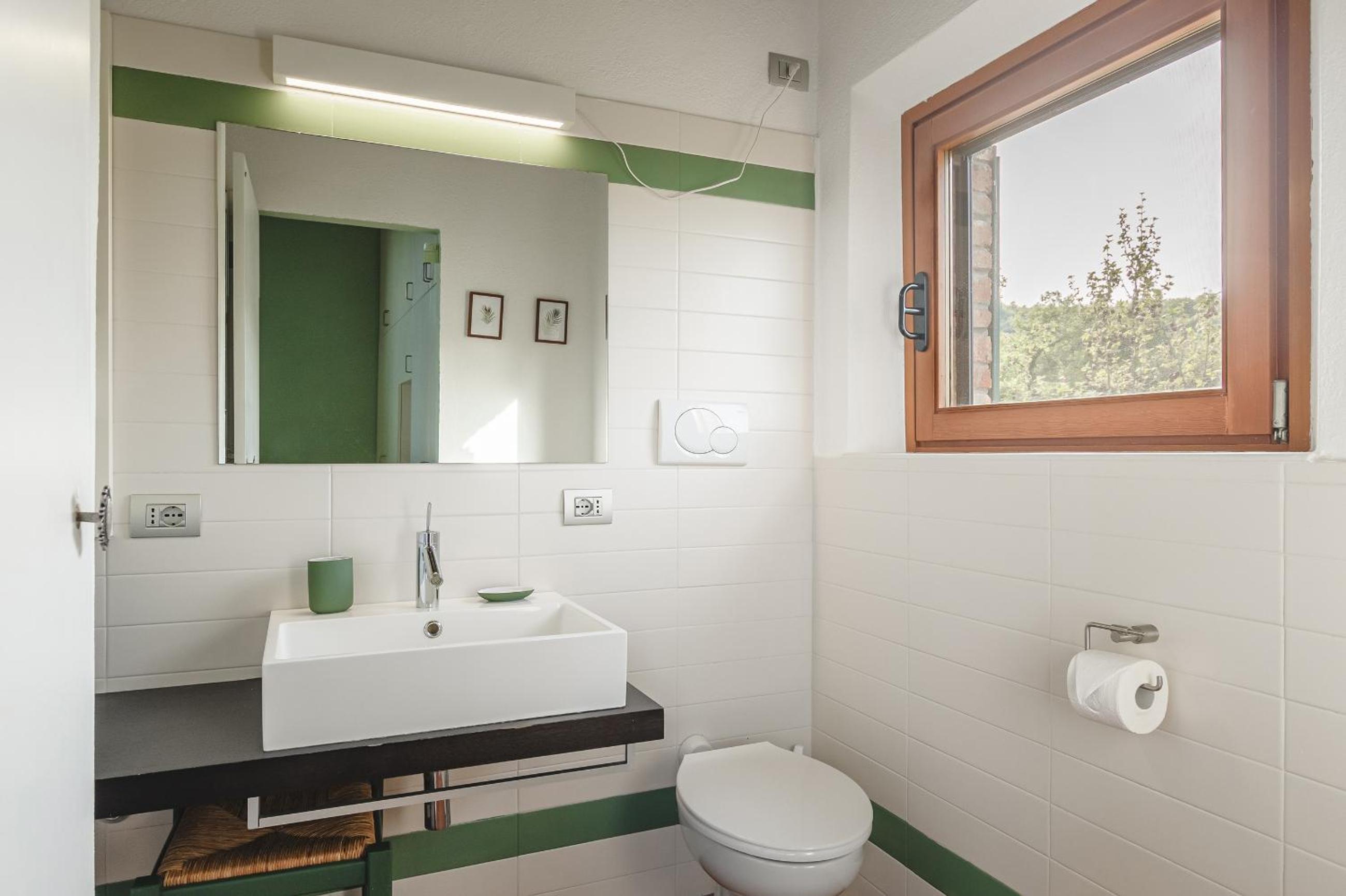 Podere Mencoini, stylish villa with private pool and olive garden