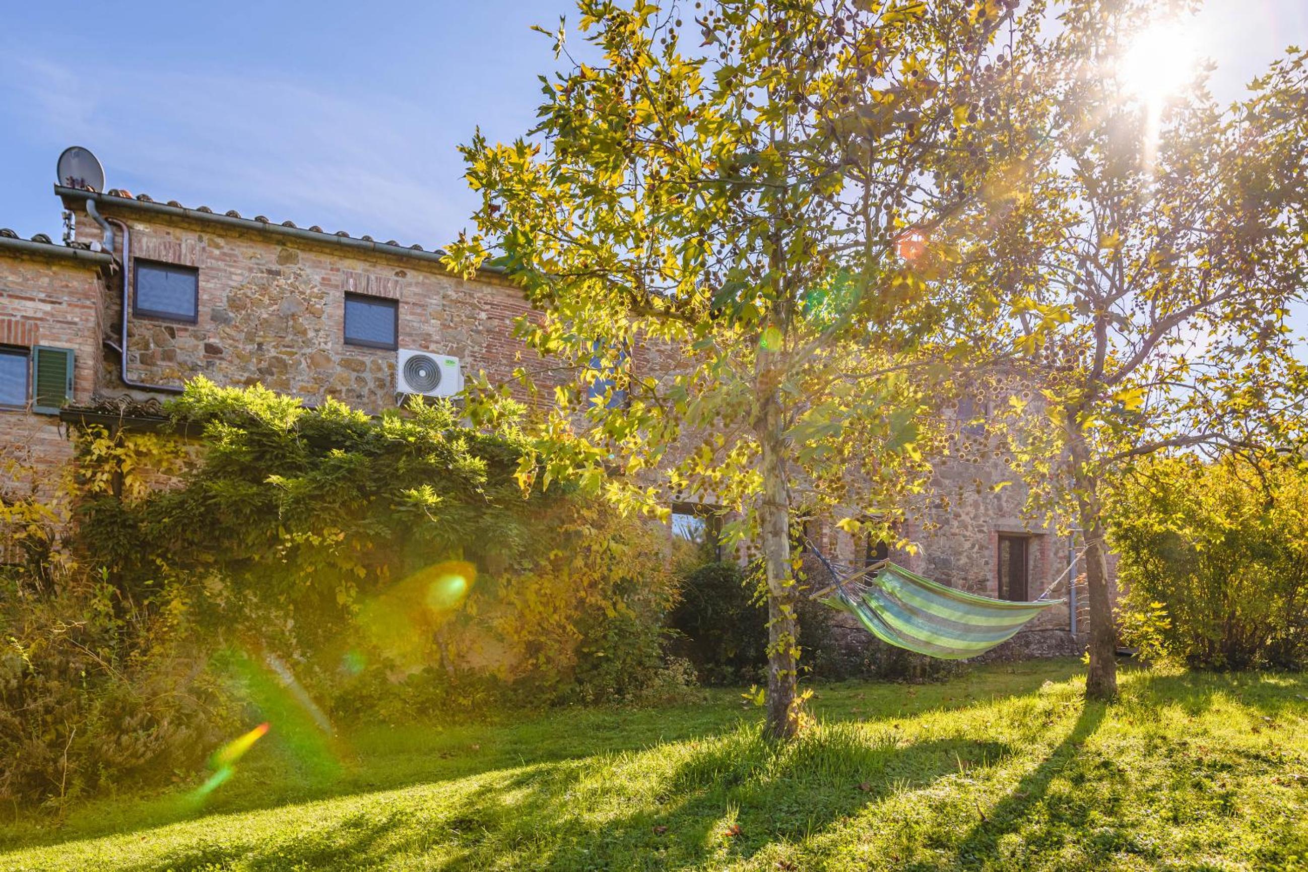 Podere Mencoini, stylish villa with private pool and olive garden