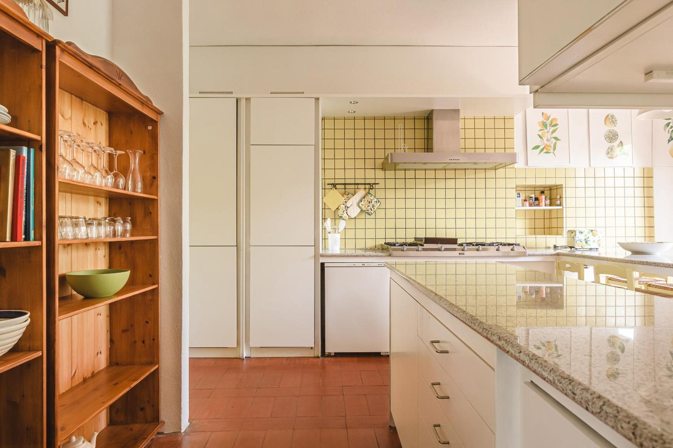 Podere Mencoini, stylish villa with private pool and olive garden