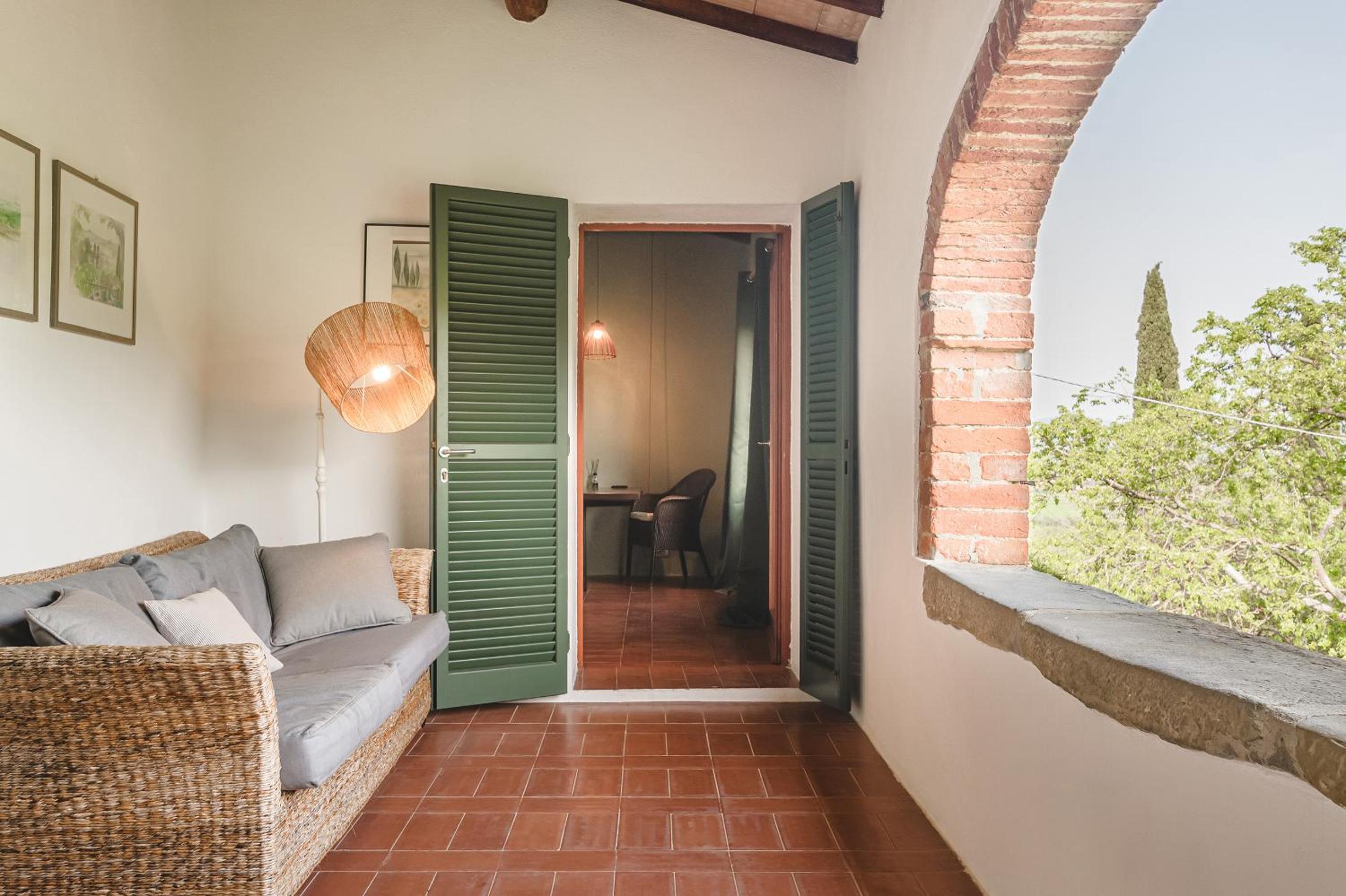 Podere Mencoini, stylish villa with private pool and olive garden