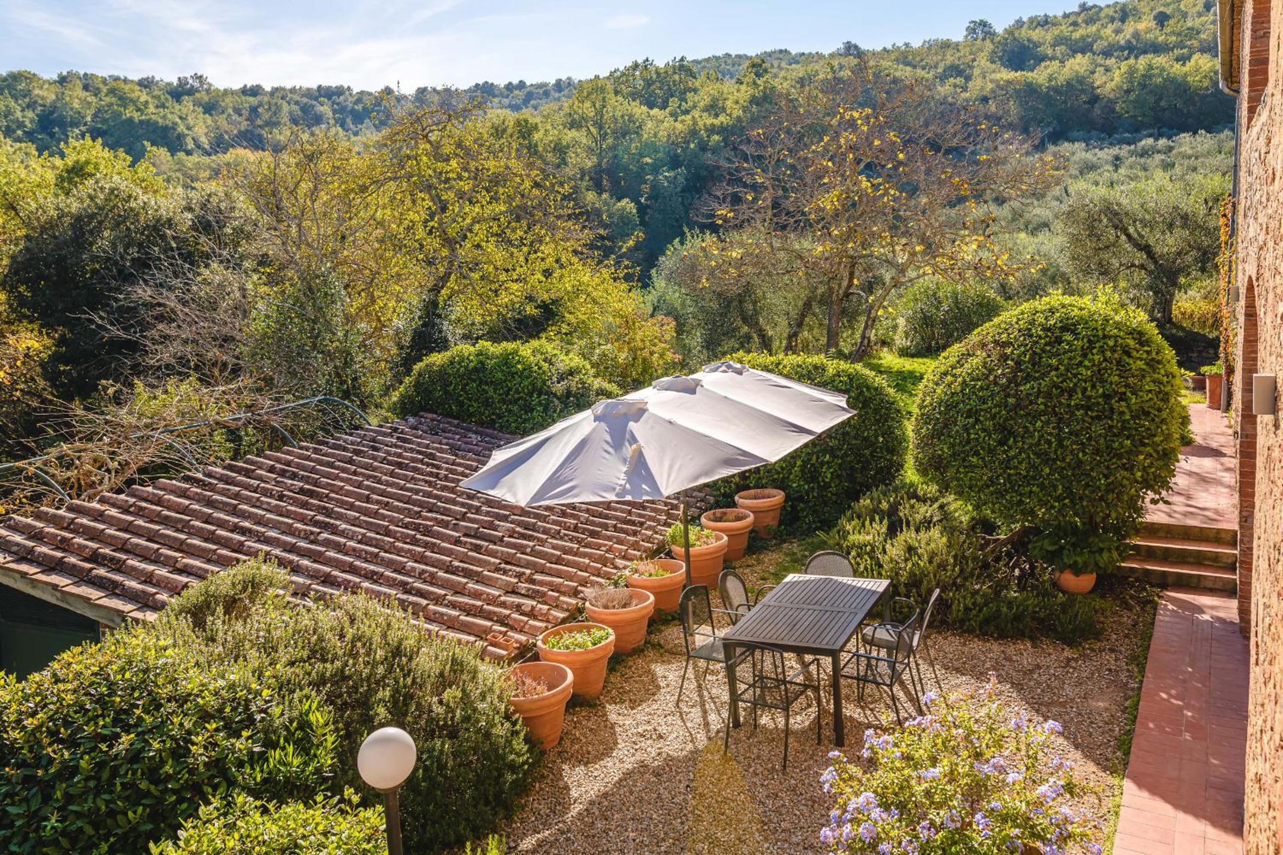Podere Mencoini, stylish villa with private pool and olive garden