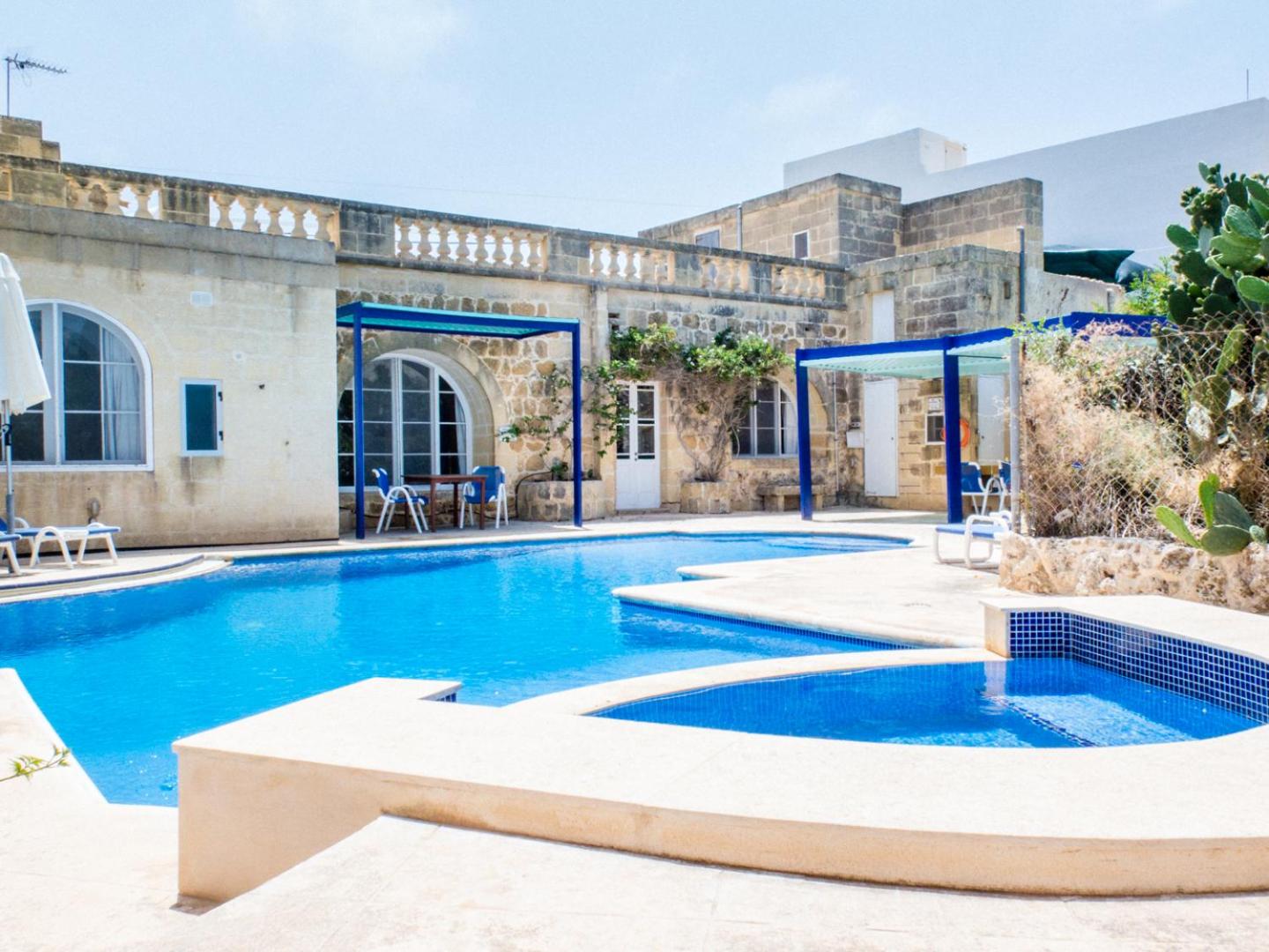 Nuffara - a charming traditional Farmhouse with a large pool