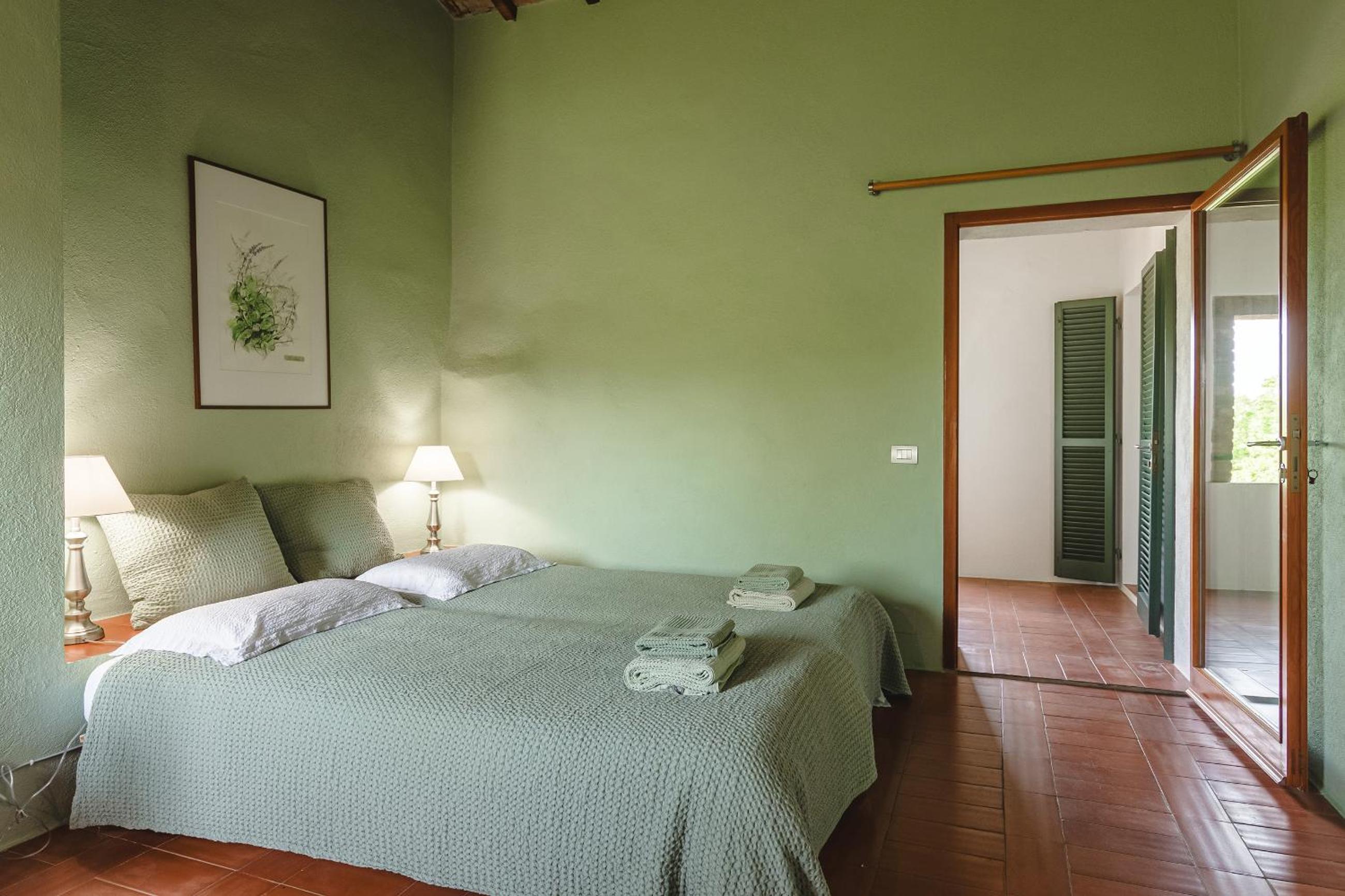 Podere Mencoini, stylish villa with private pool and olive garden