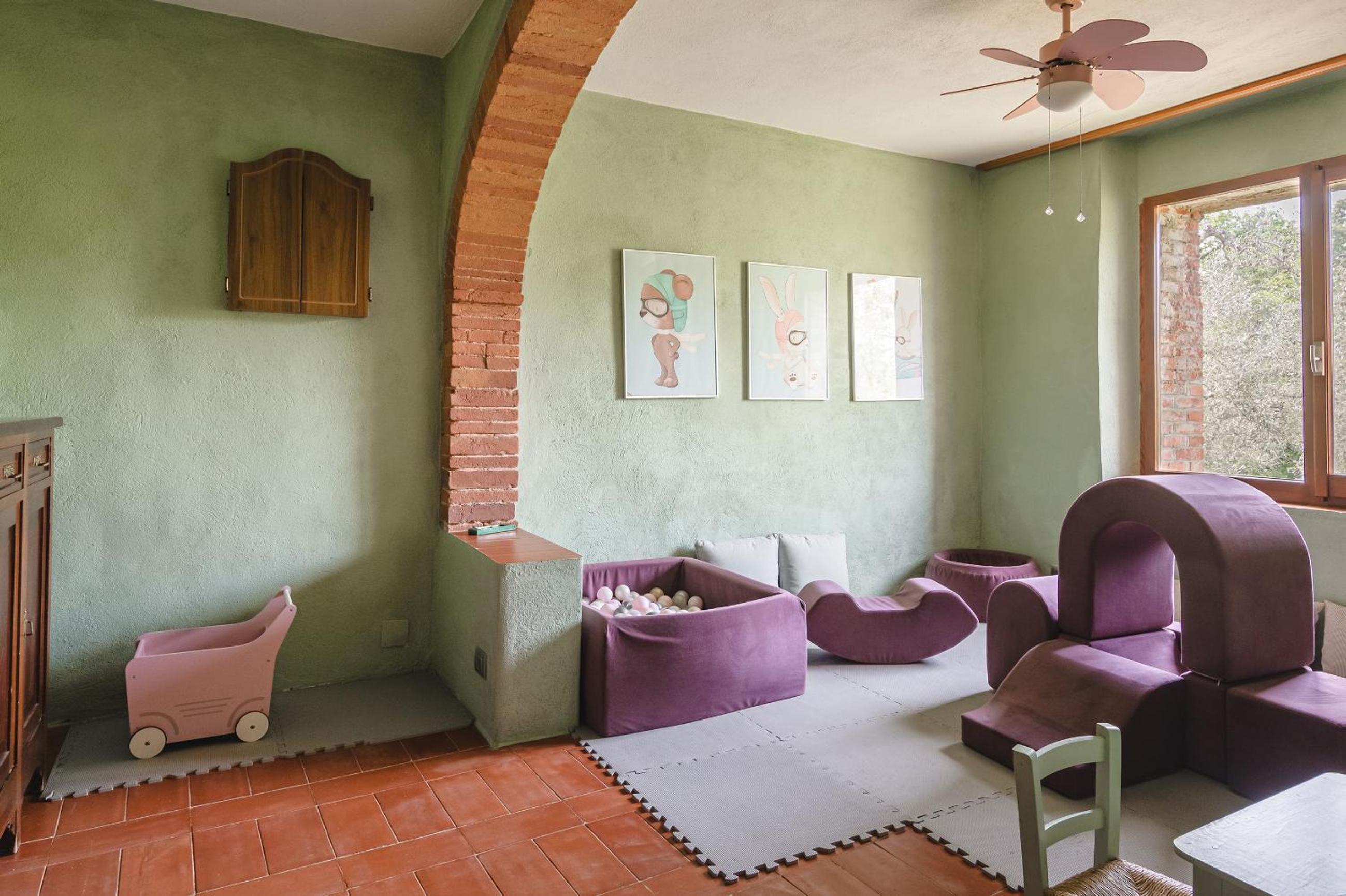 Podere Mencoini, stylish villa with private pool and olive garden