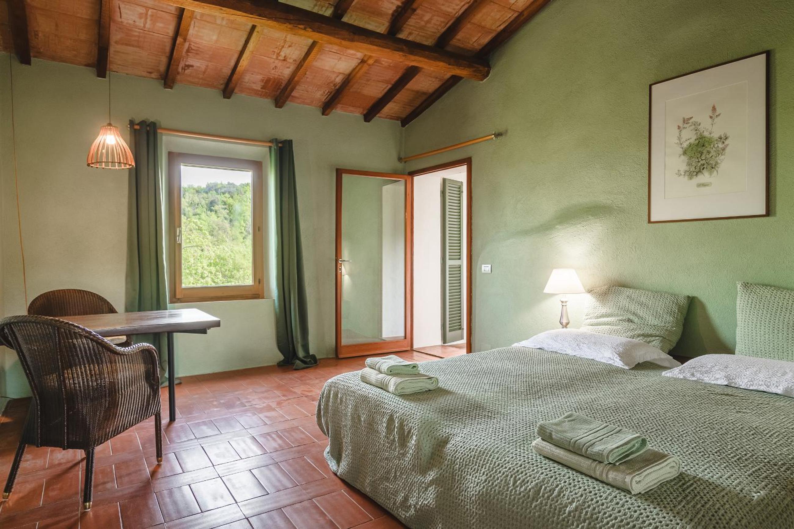 Podere Mencoini, stylish villa with private pool and olive garden