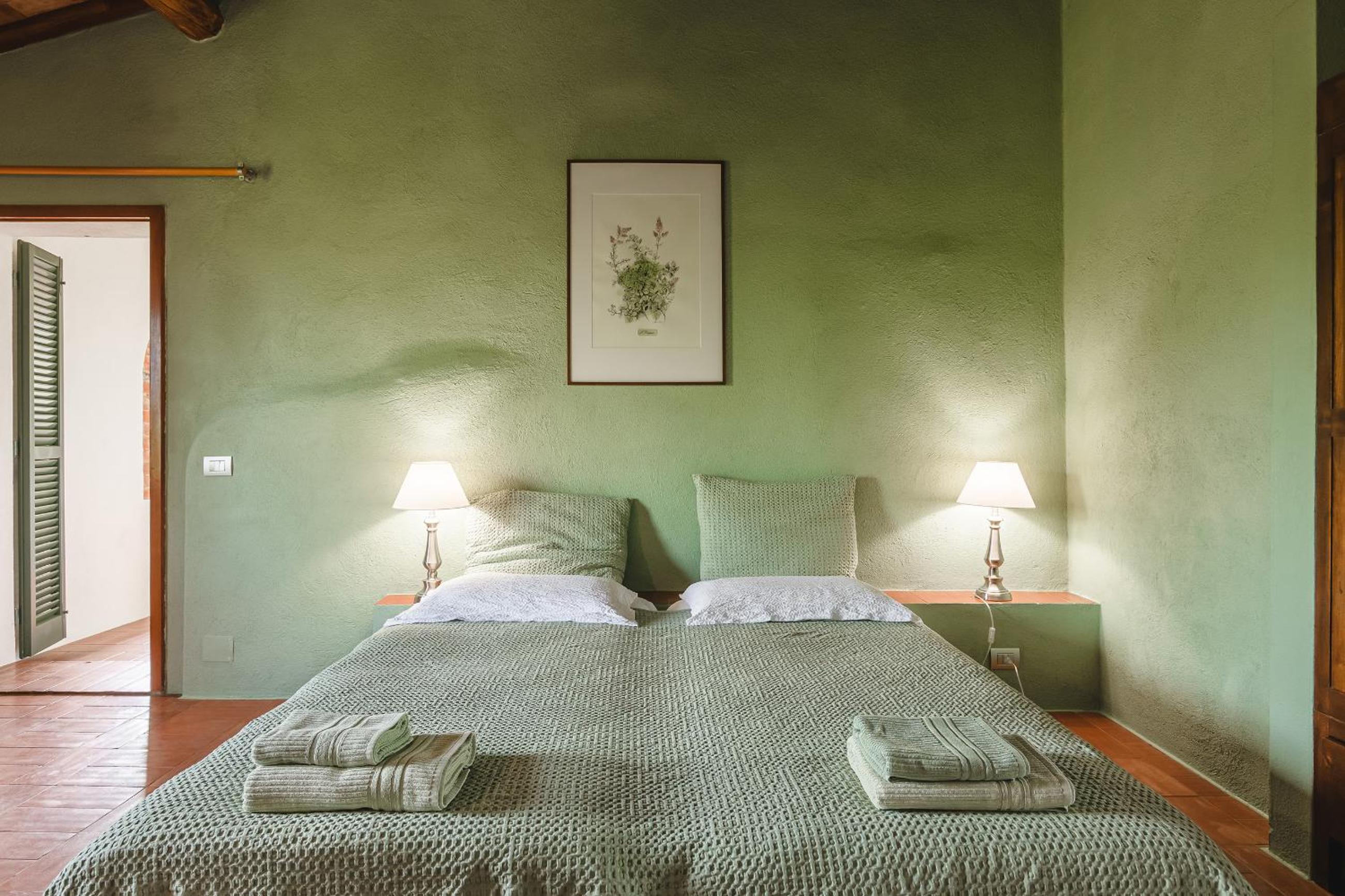 Podere Mencoini, stylish villa with private pool and olive garden