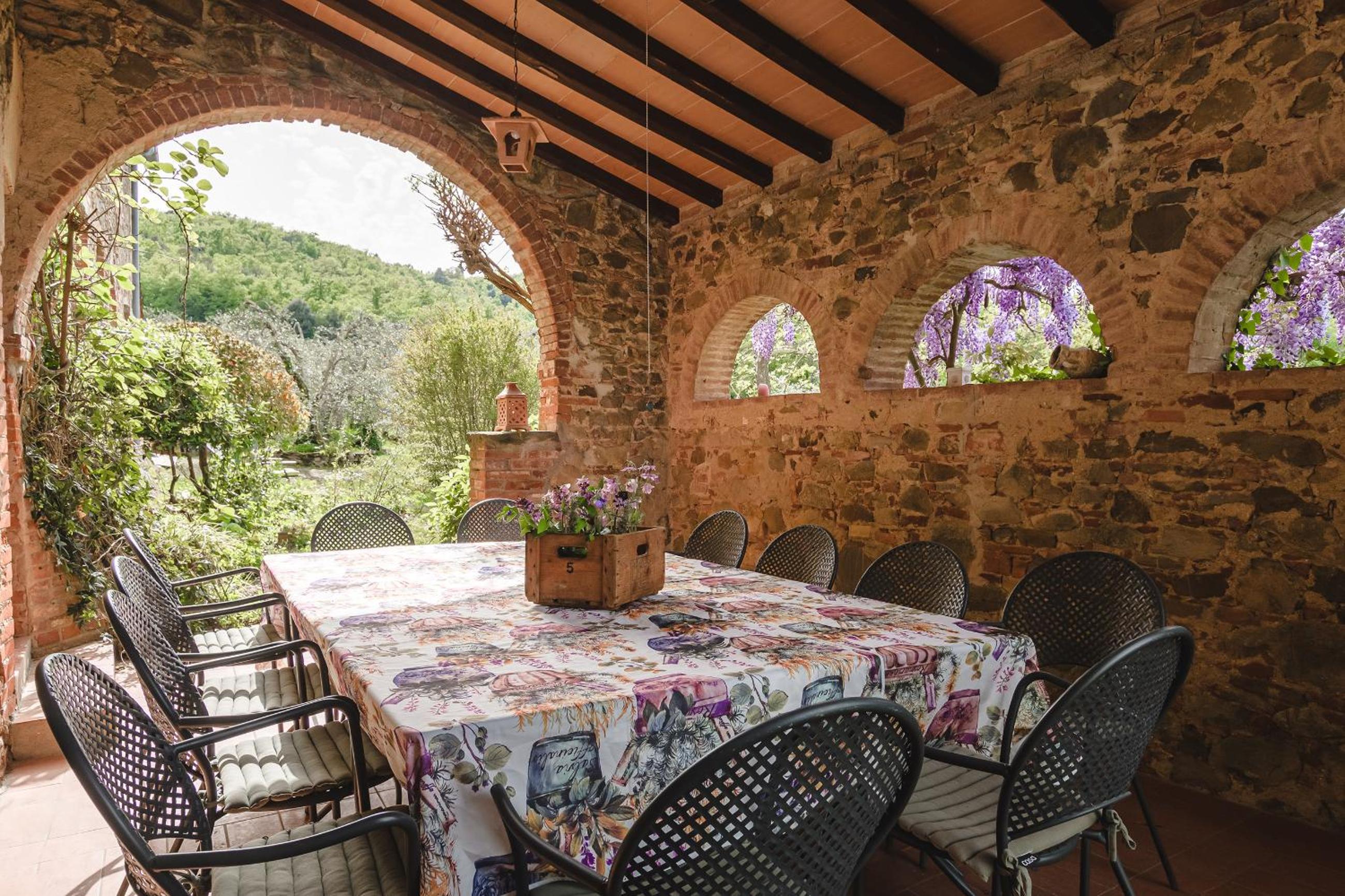 Podere Mencoini, stylish villa with private pool and olive garden