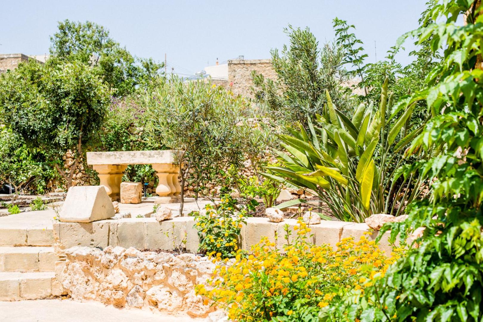 Nuffara - a charming traditional Farmhouse with a large pool