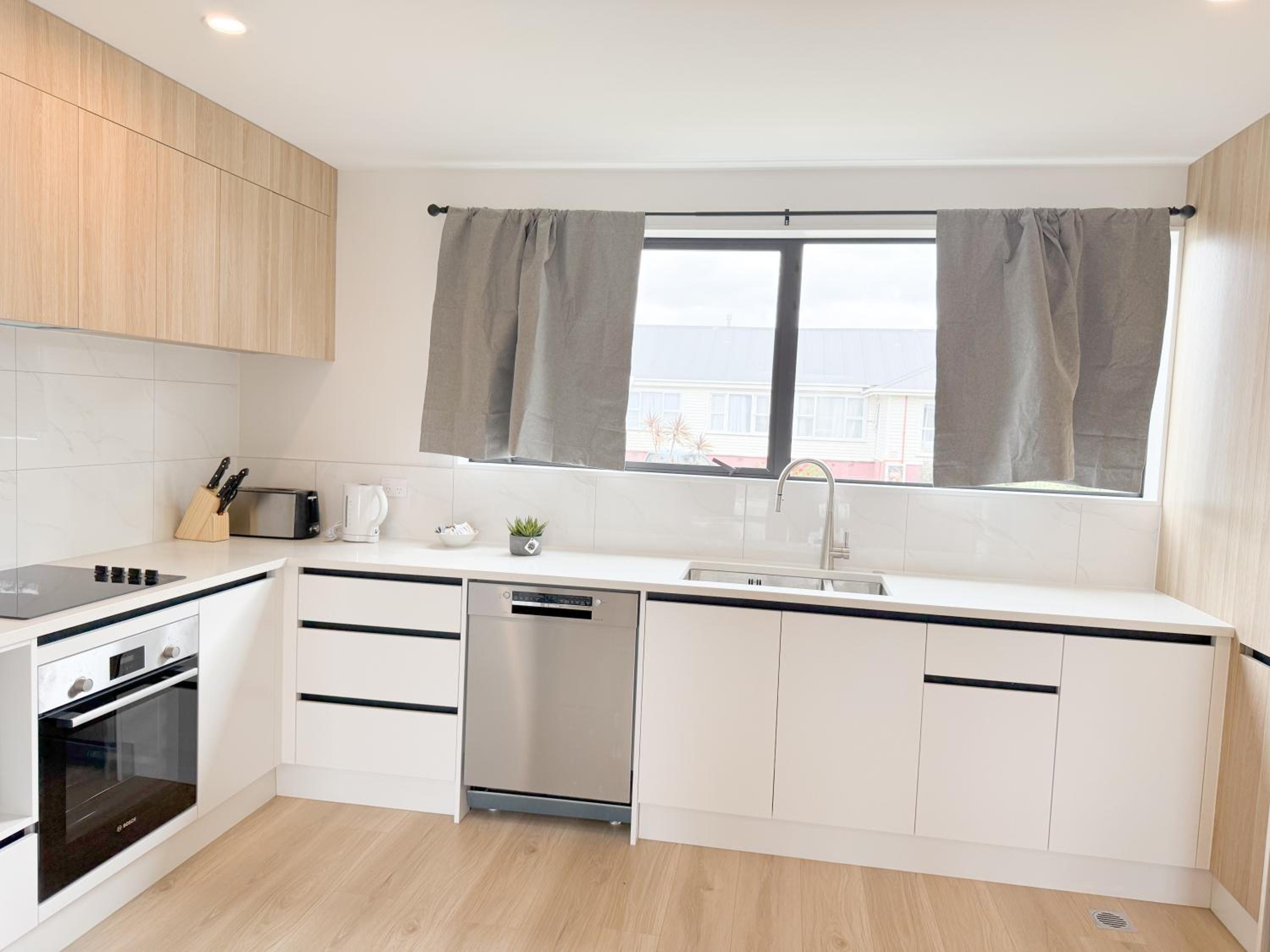 Black Friday Deal! Brand New Townhouse close to Rainbow's End view 3