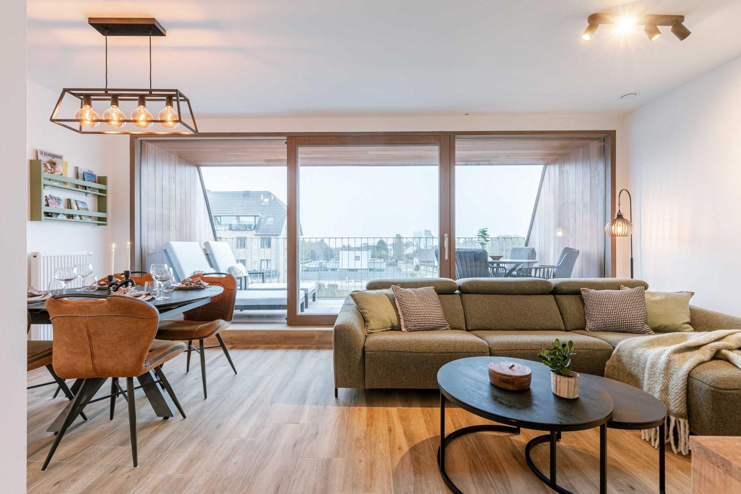 Cozy beach apartment in Middelkerke for 5 guests bright living space with terrace