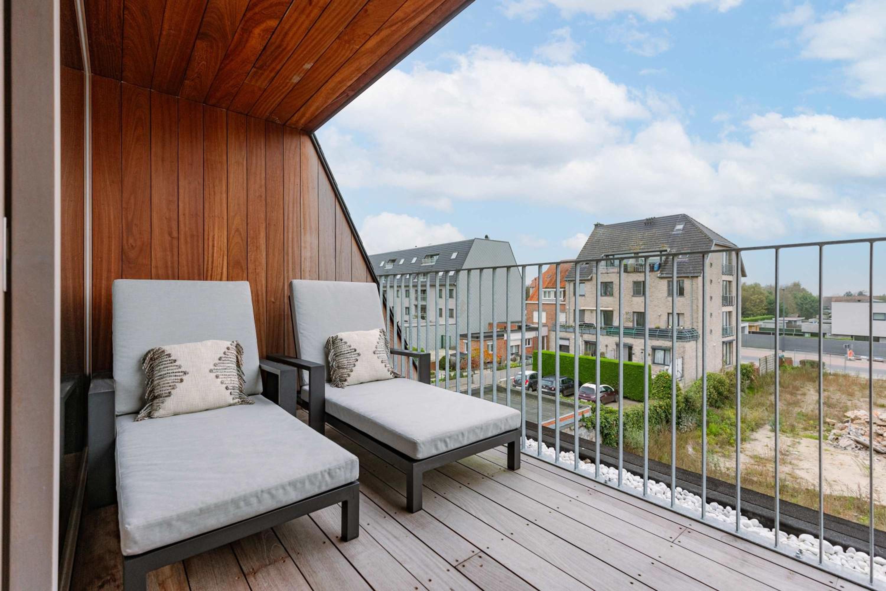 Cozy beach apartment in Middelkerke for 5 guests bright living space with terrace