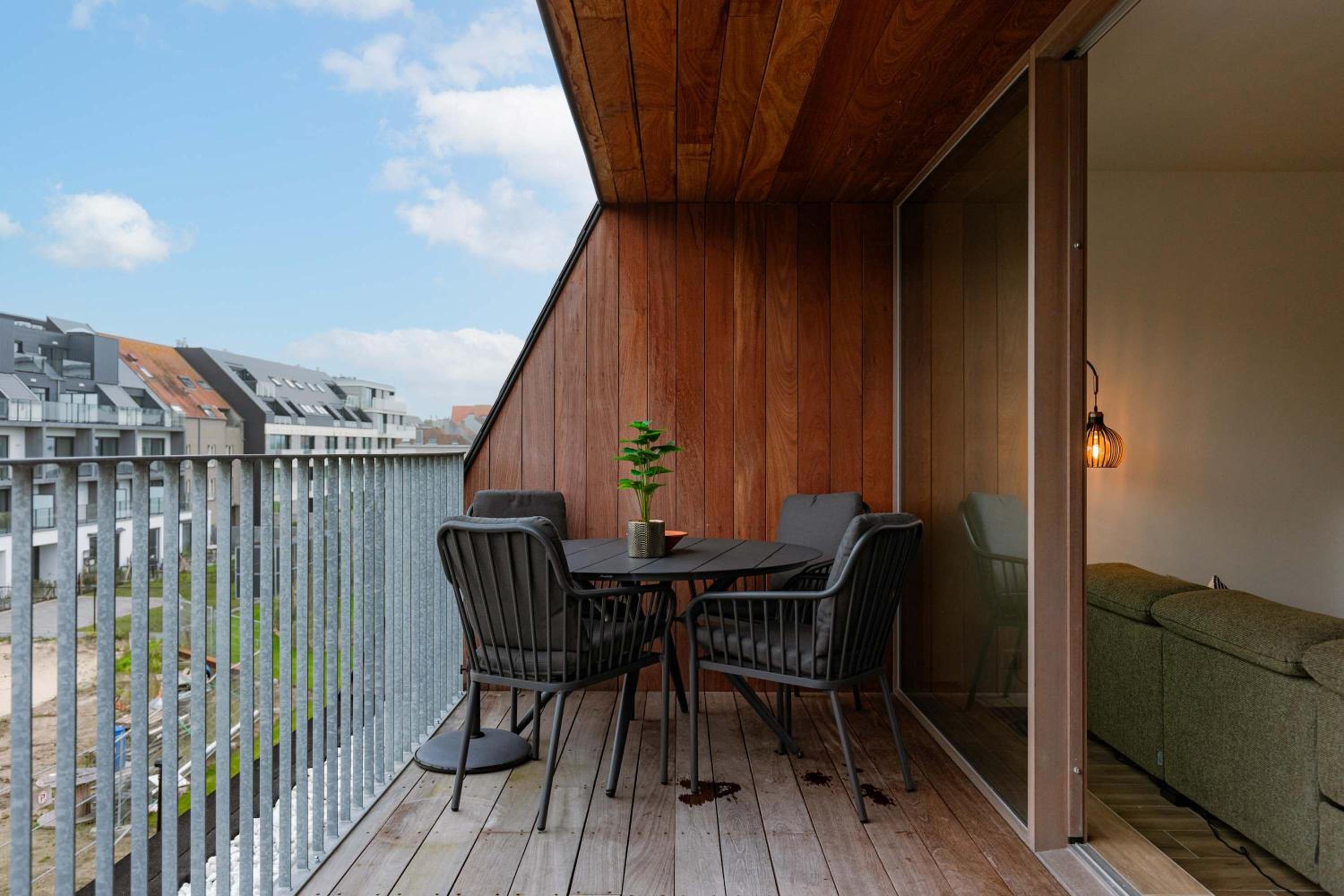 Cozy beach apartment in Middelkerke for 5 guests bright living space with terrace