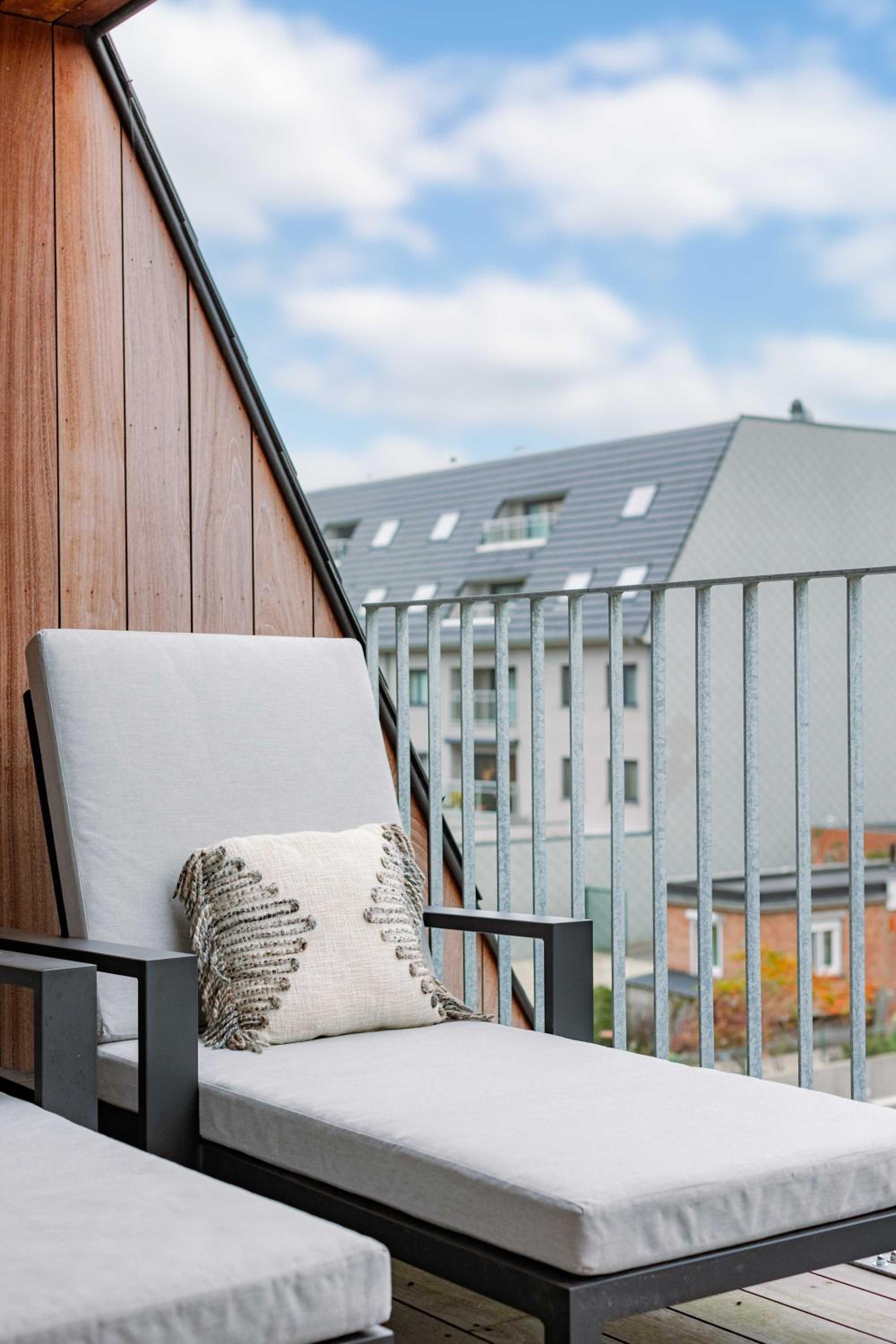 Cozy beach apartment in Middelkerke for 5 guests bright living space with terrace