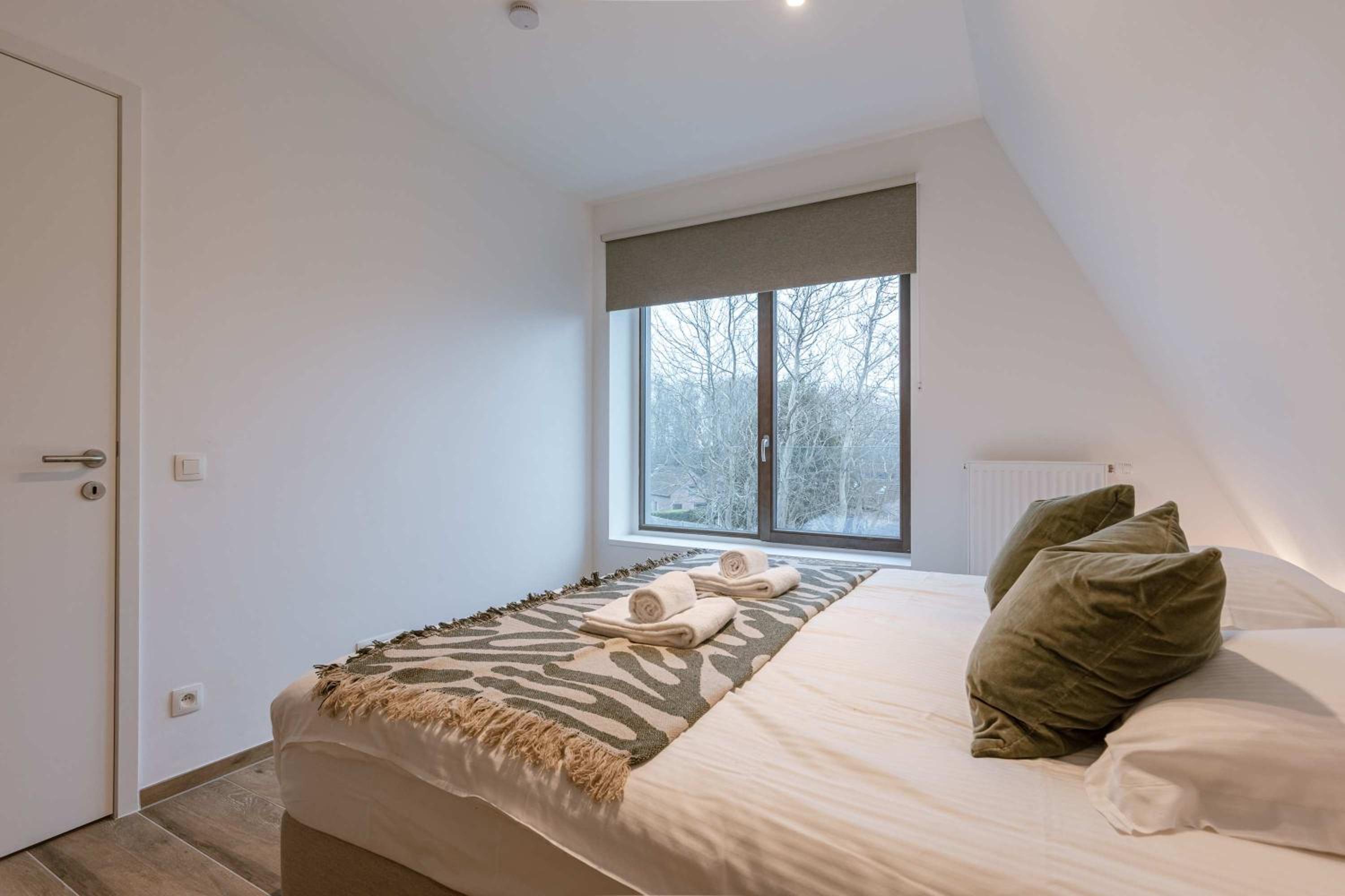 Cozy beach apartment in Middelkerke for 5 guests bright living space with terrace