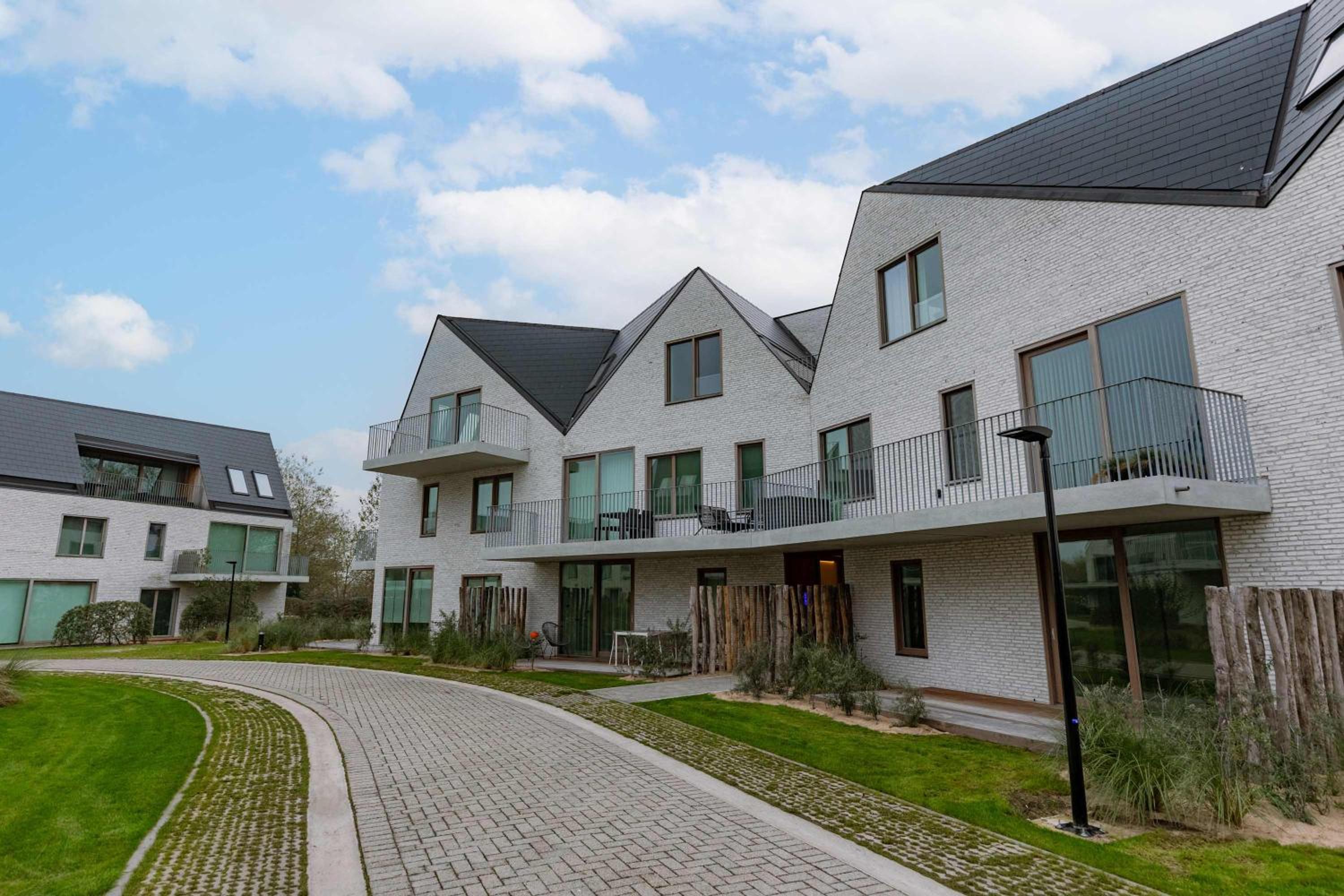 Cozy beach apartment in Middelkerke for 5 guests bright living space with terrace