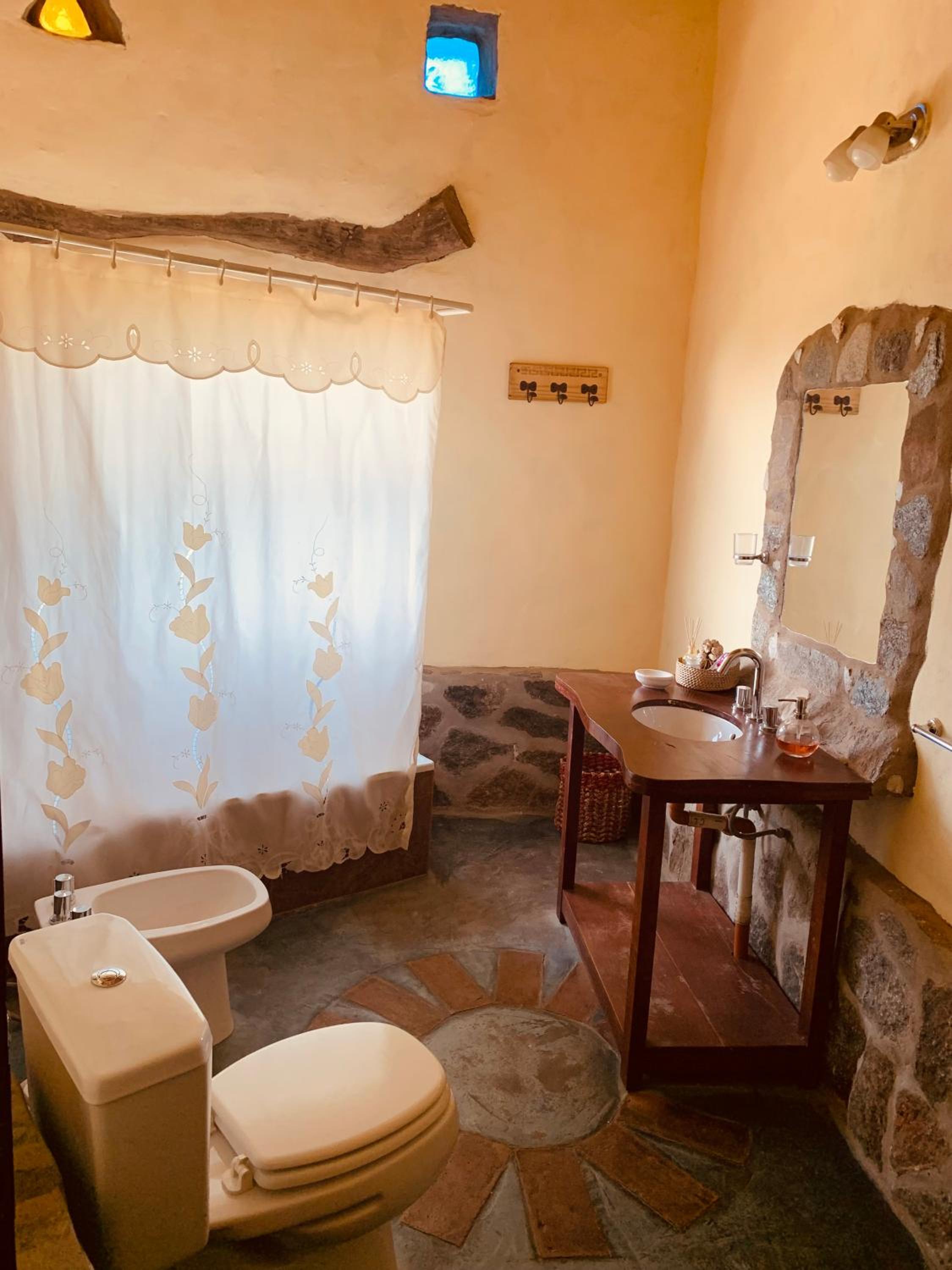 El Lugar