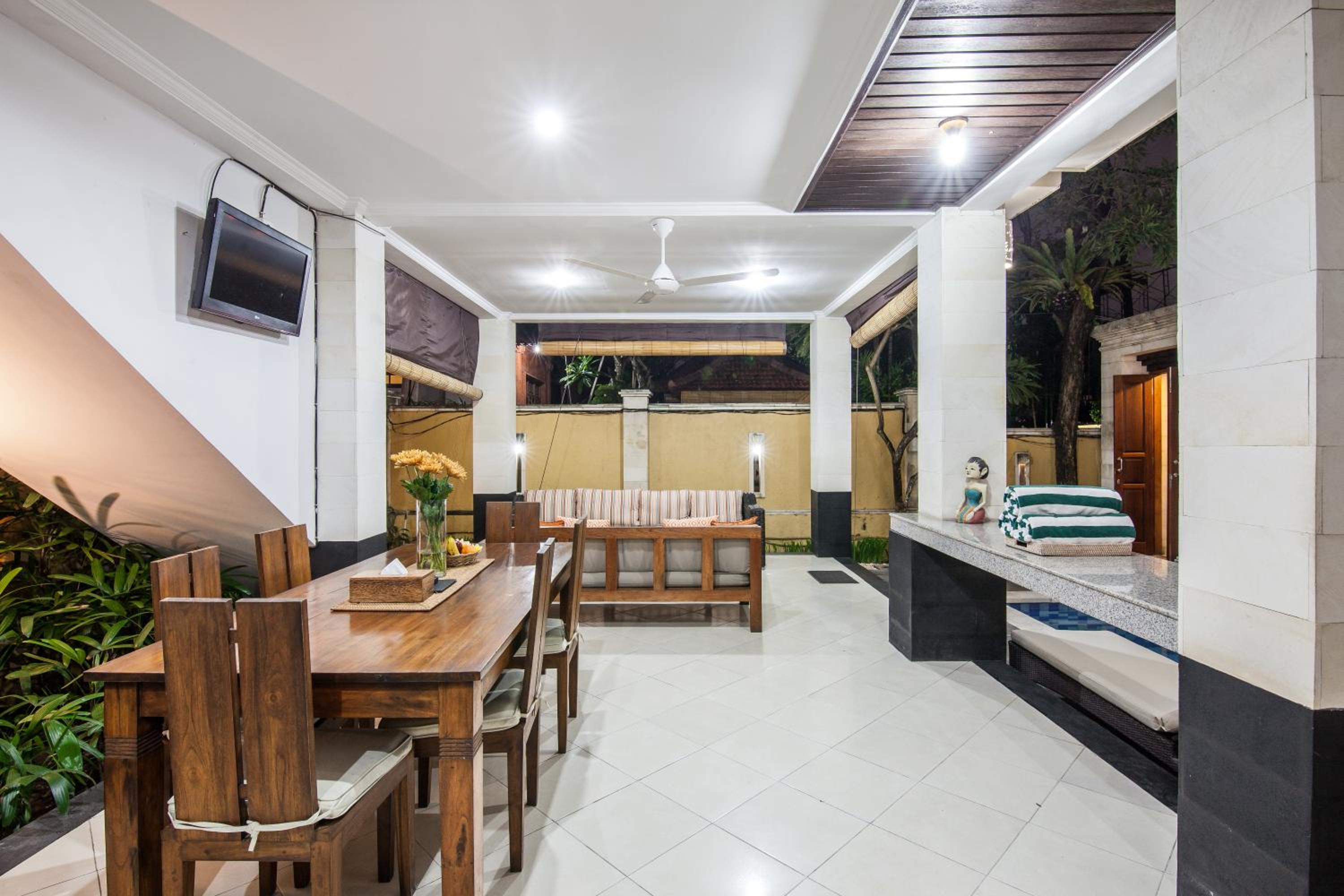 7-BR Private Pool Legian Villa 5-Min Walk to Beach and Shops Bali