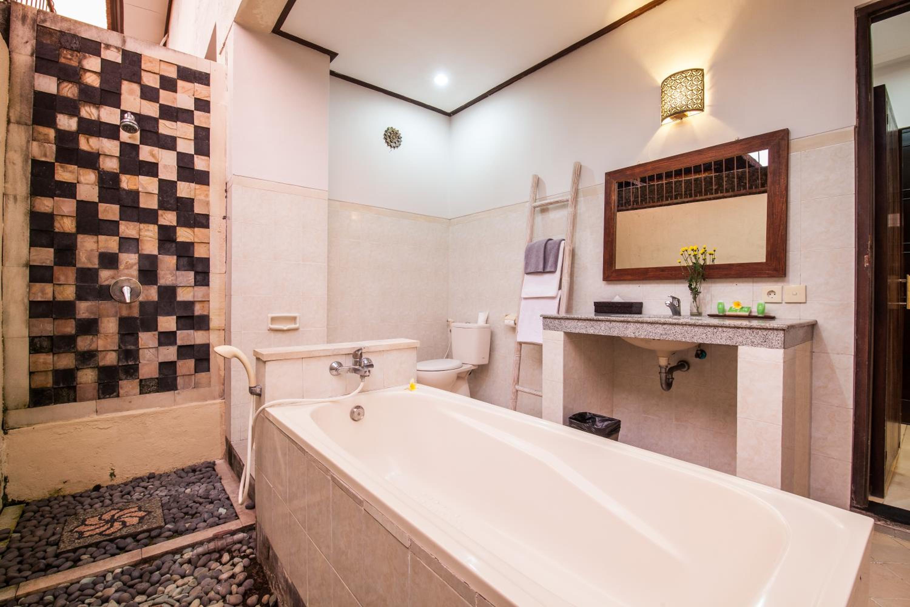 7-BR Private Pool Legian Villa 5-Min Walk to Beach and Shops Bali