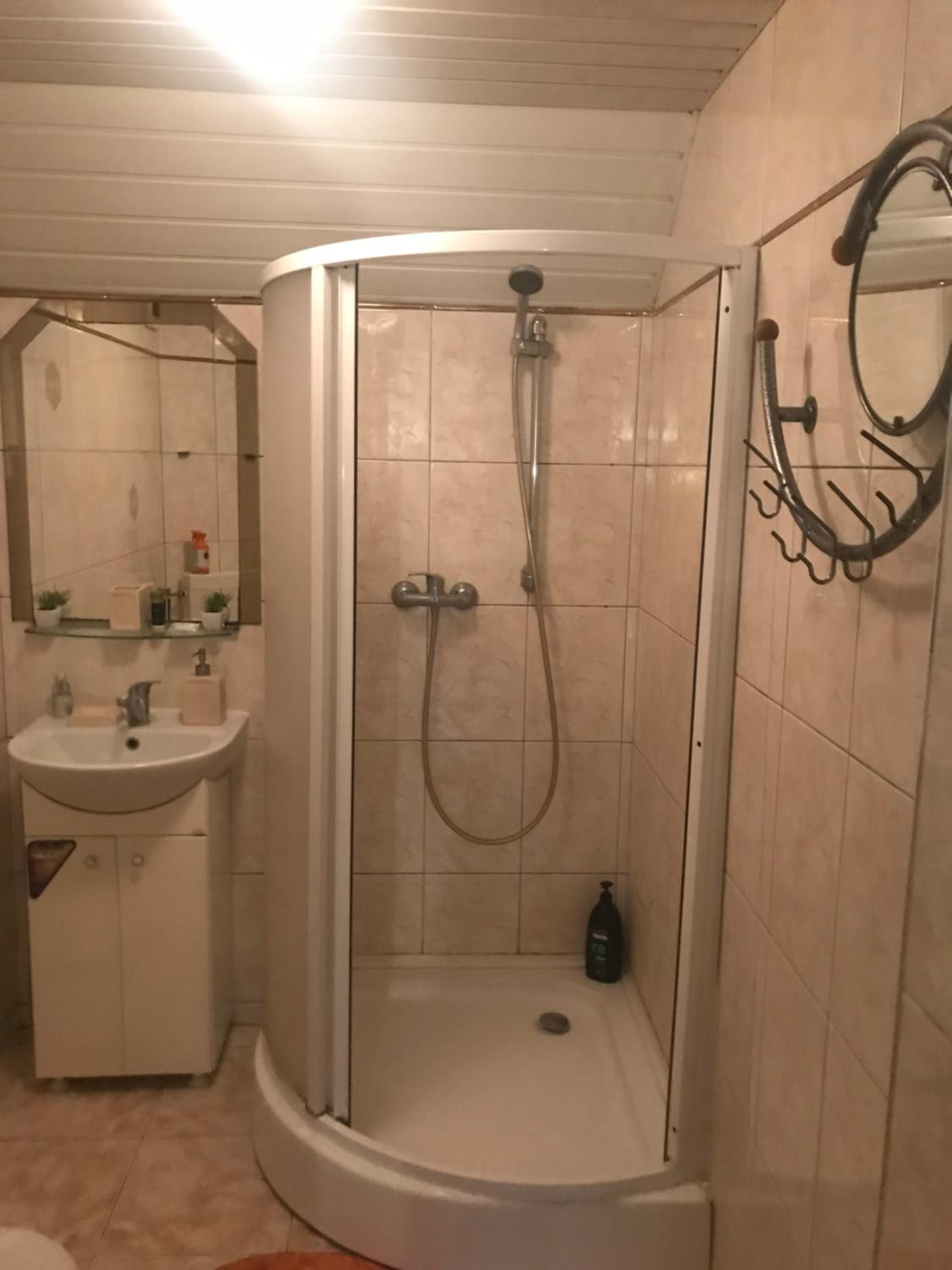 Room in a Private House 5 min from Airport Riga view 3