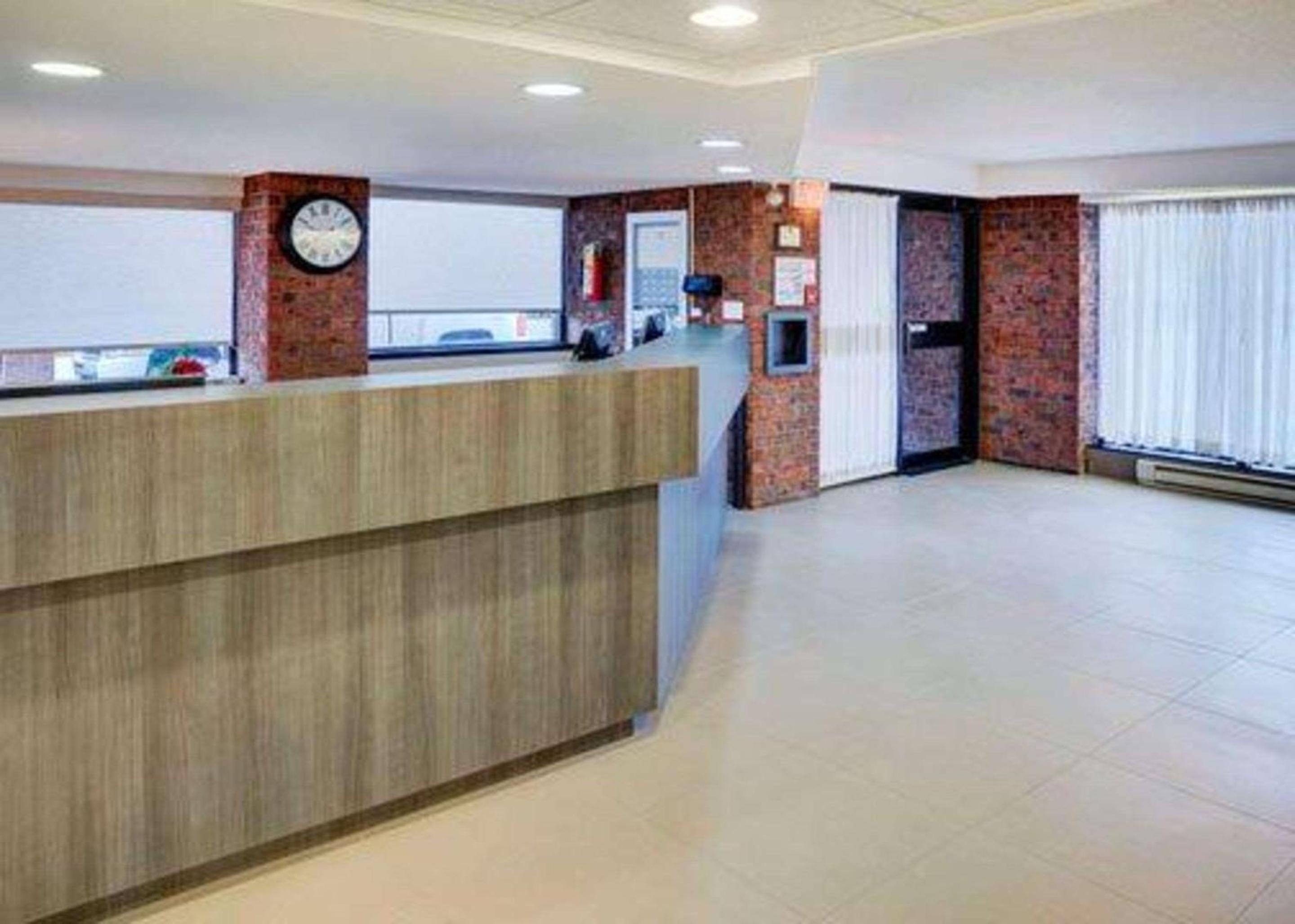 Barrie Vacations - Quality Inn - Property Image 7