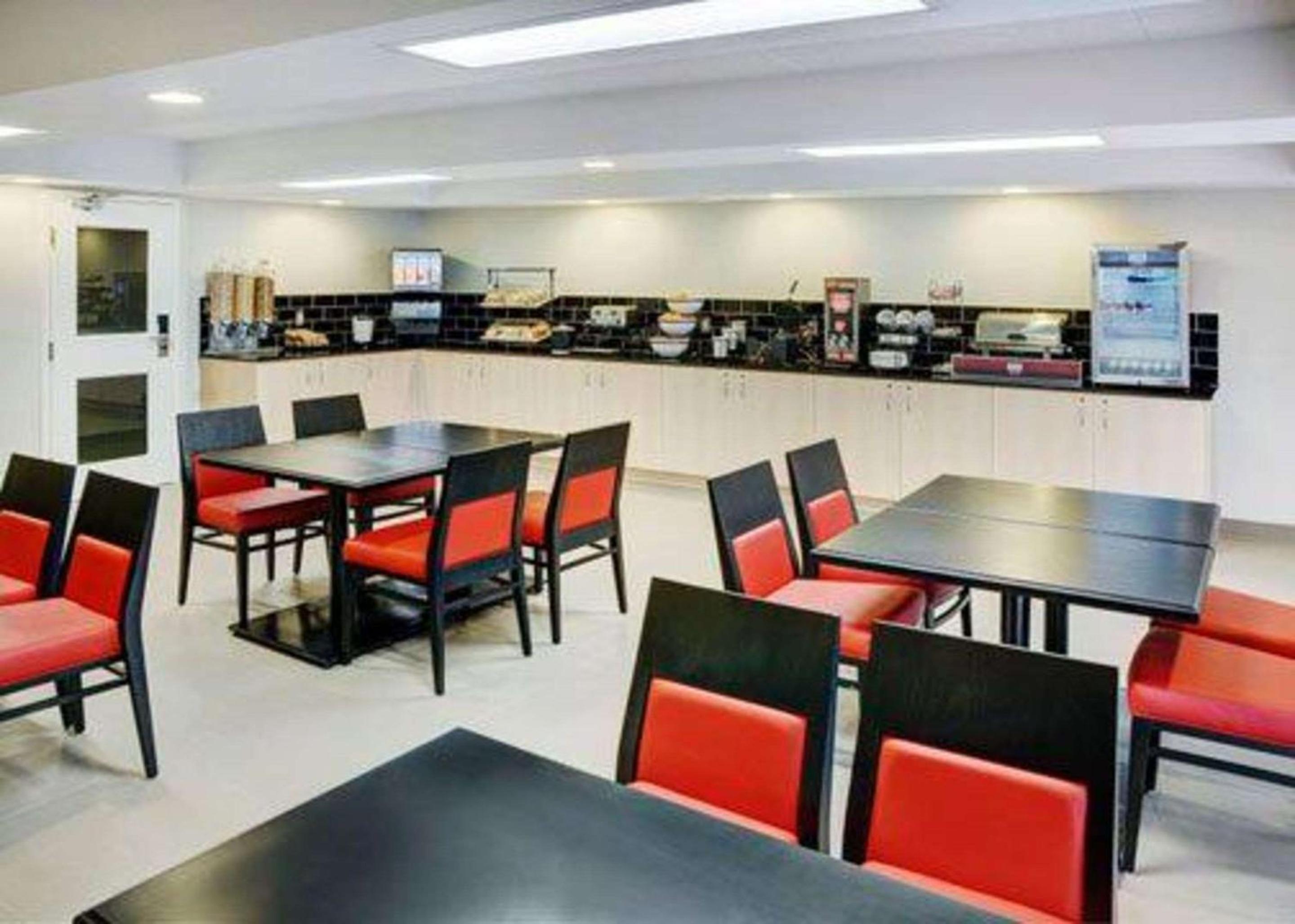 Barrie Vacations - Quality Inn - Property Image 10