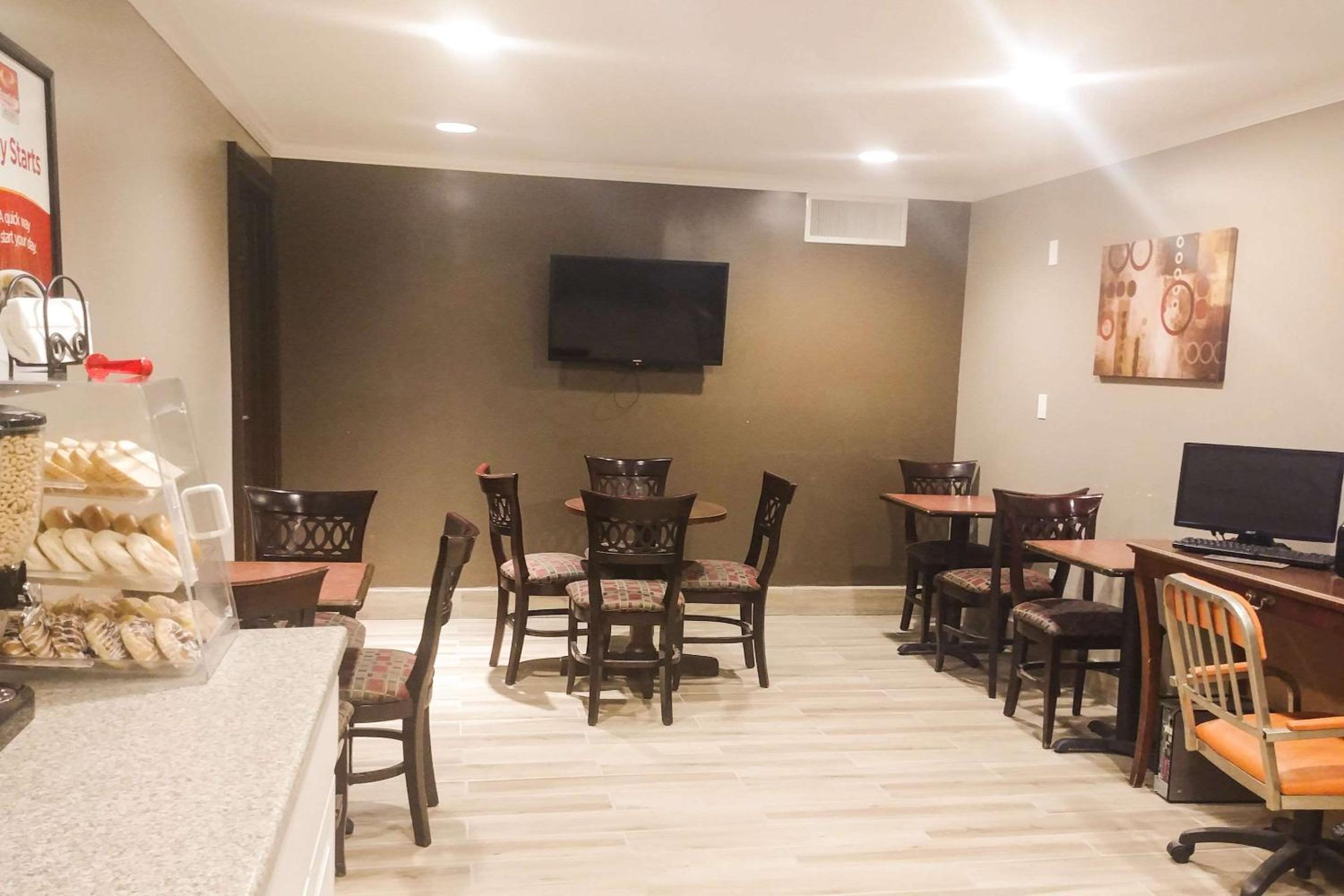 Econo Lodge Milldale - Southington - Property Image 12