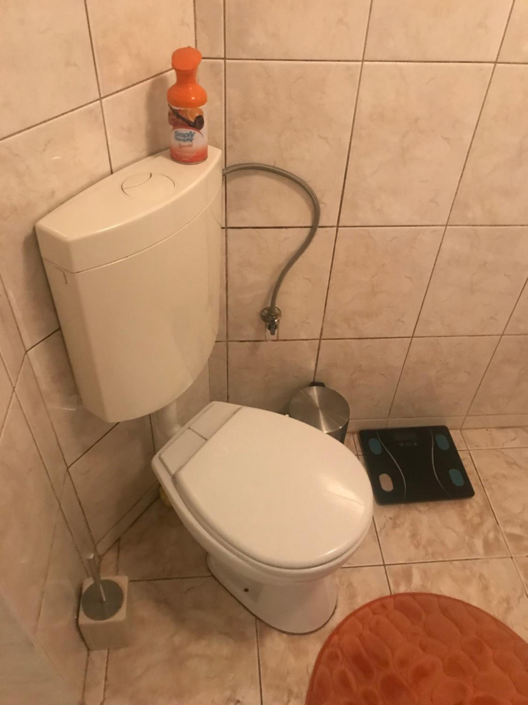 Room in a Private House 5 min from Airport Riga view 2