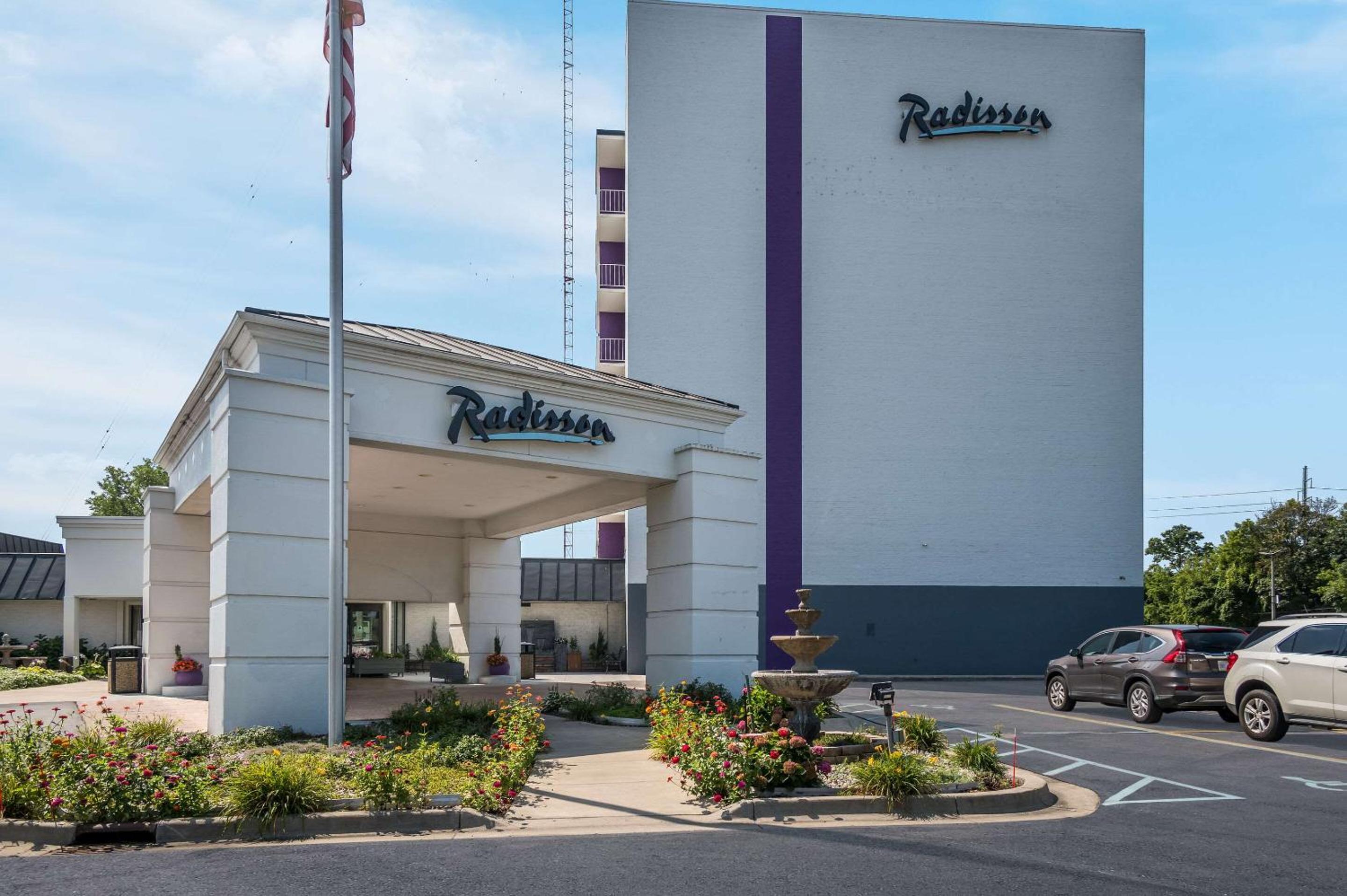 Hotel Radisson Hotel Grand Rapids Riverfront - Image 1