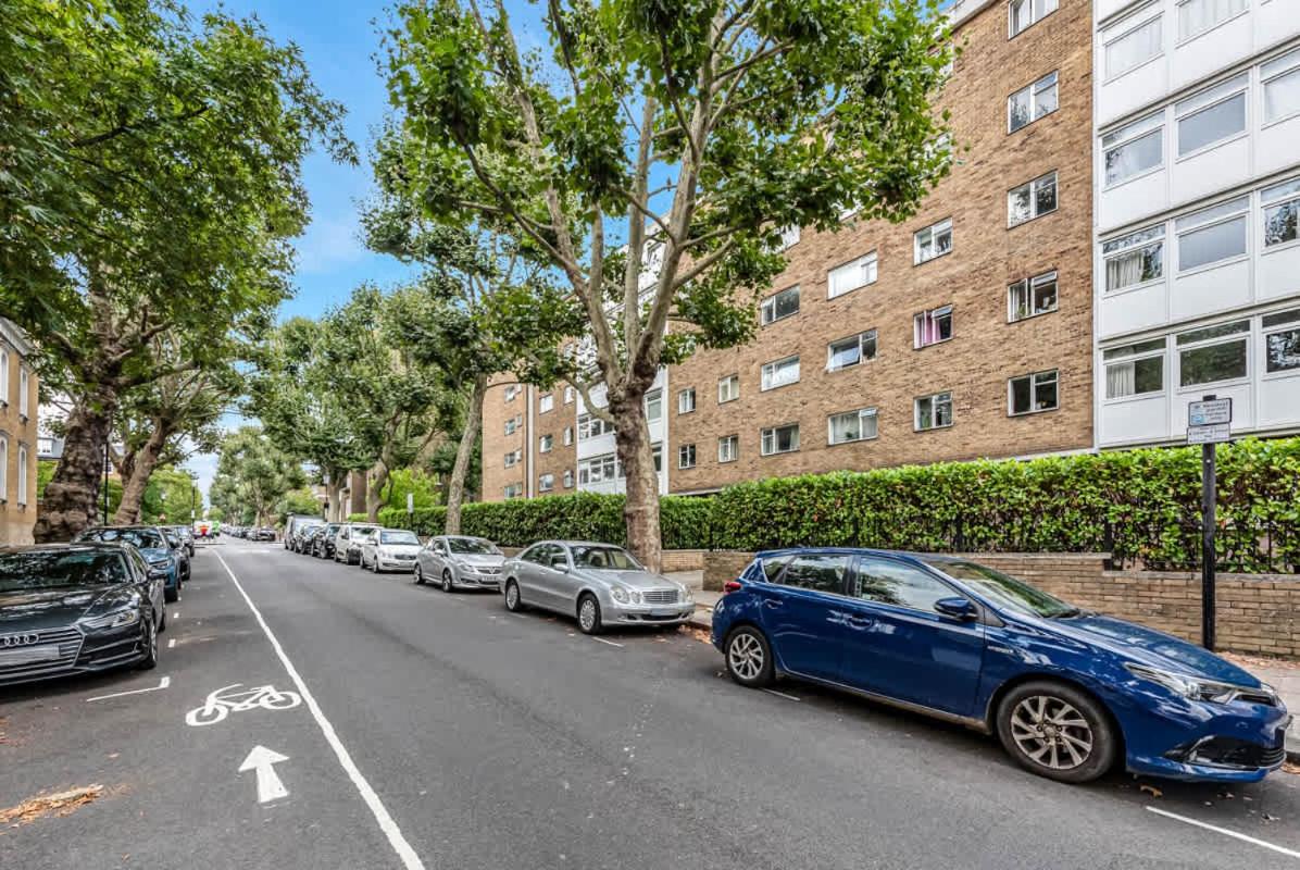 Lovely 3 Bedroom Apartment in Holland Park