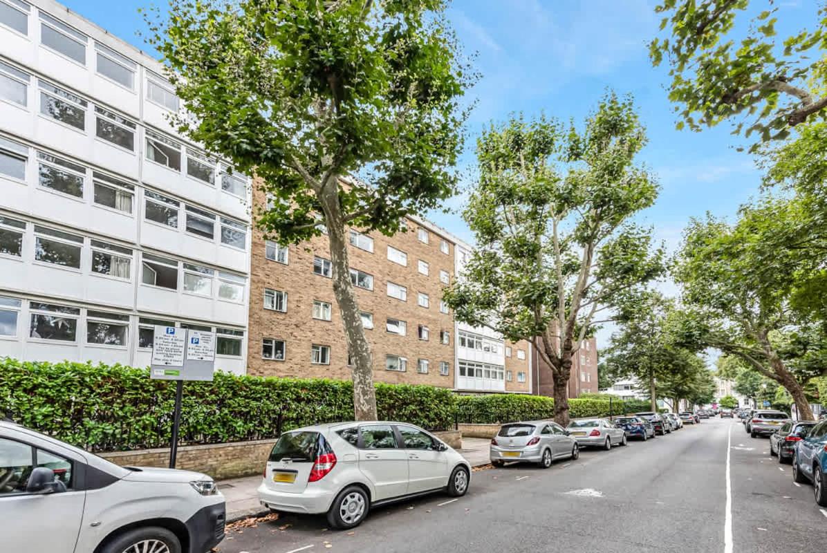 Lovely 3 Bedroom Apartment in Holland Park
