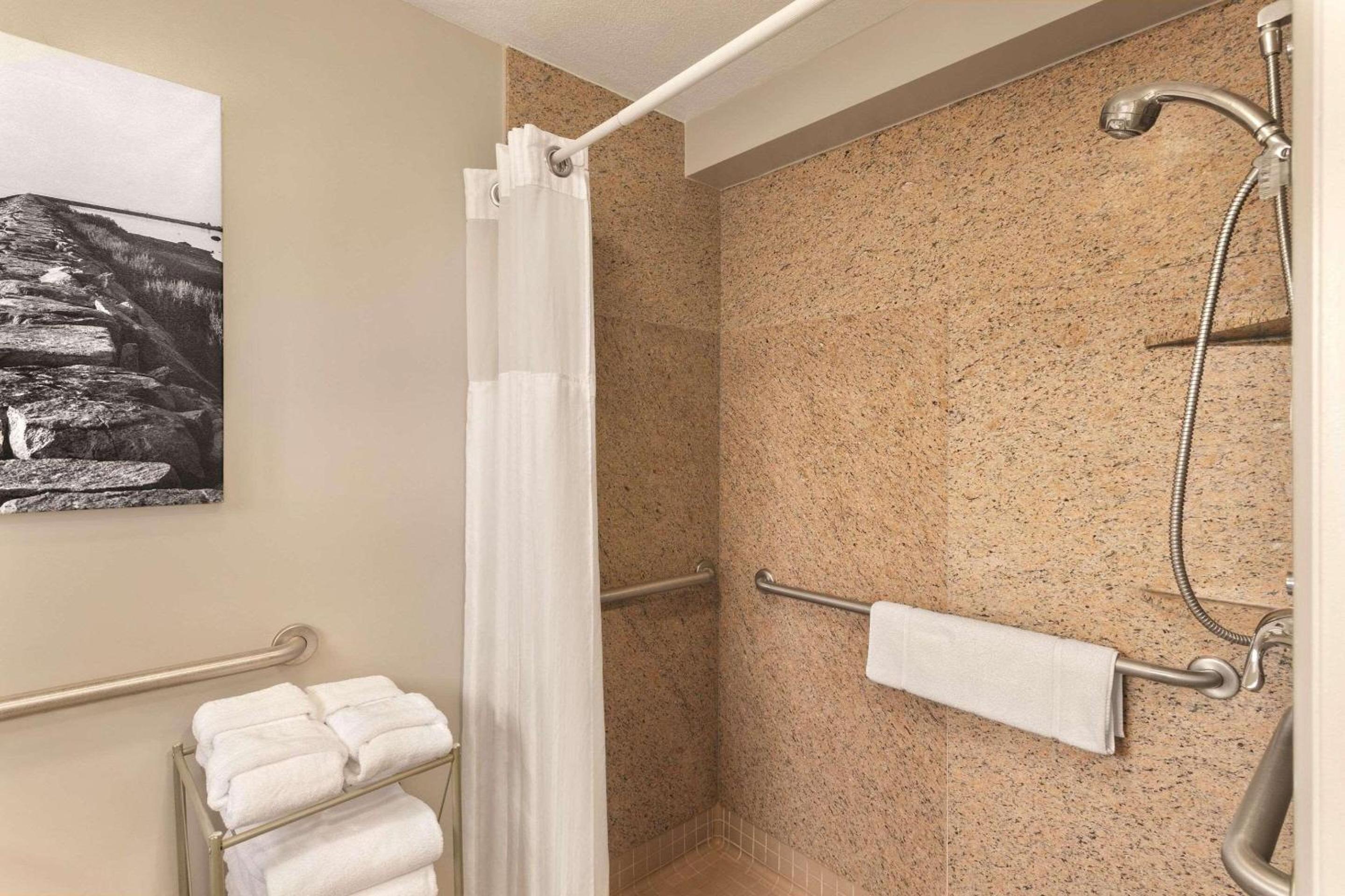 Radisson Hotel Providence Airport - Property Image 21