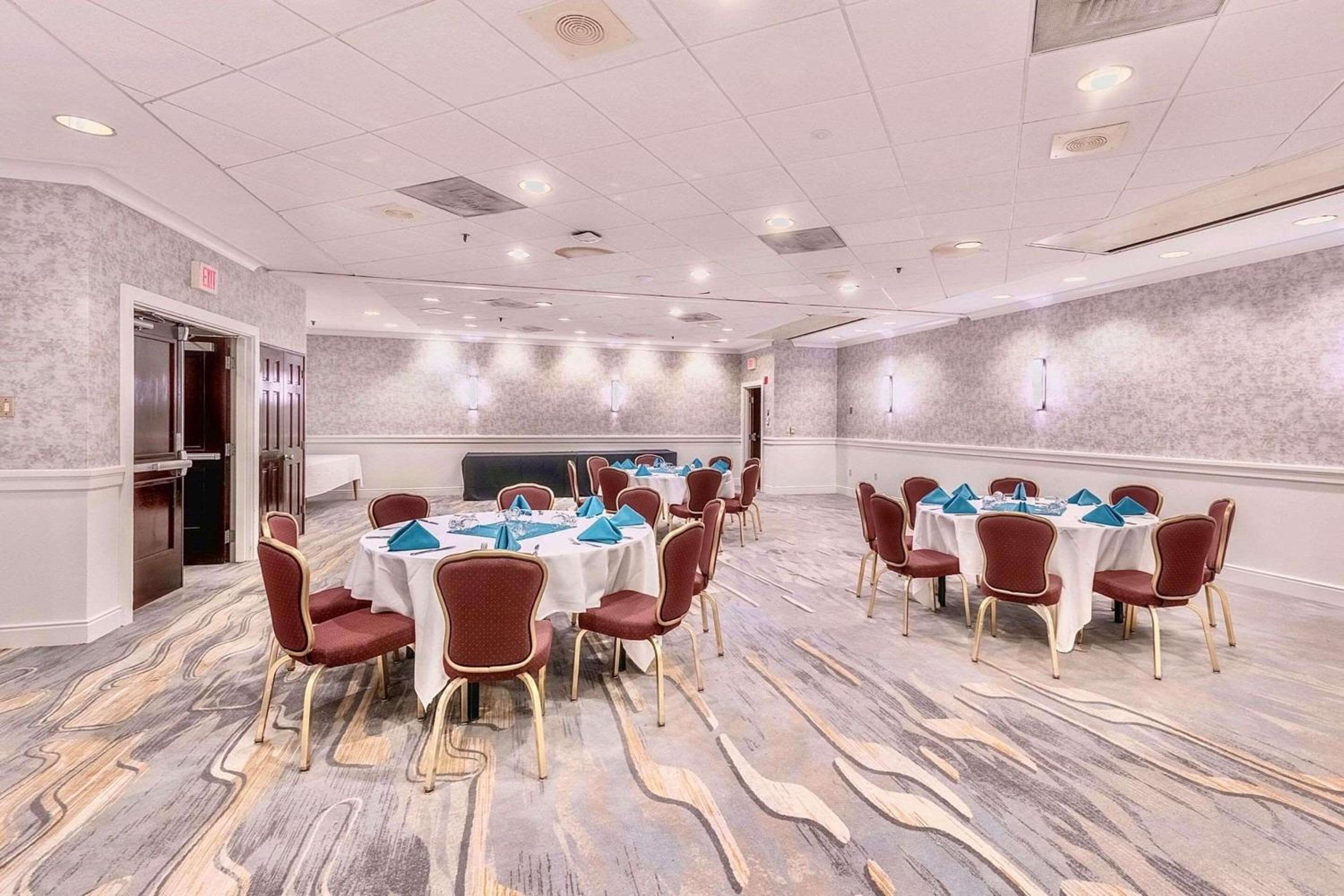 Radisson Hotel Providence Airport - Property Image 17
