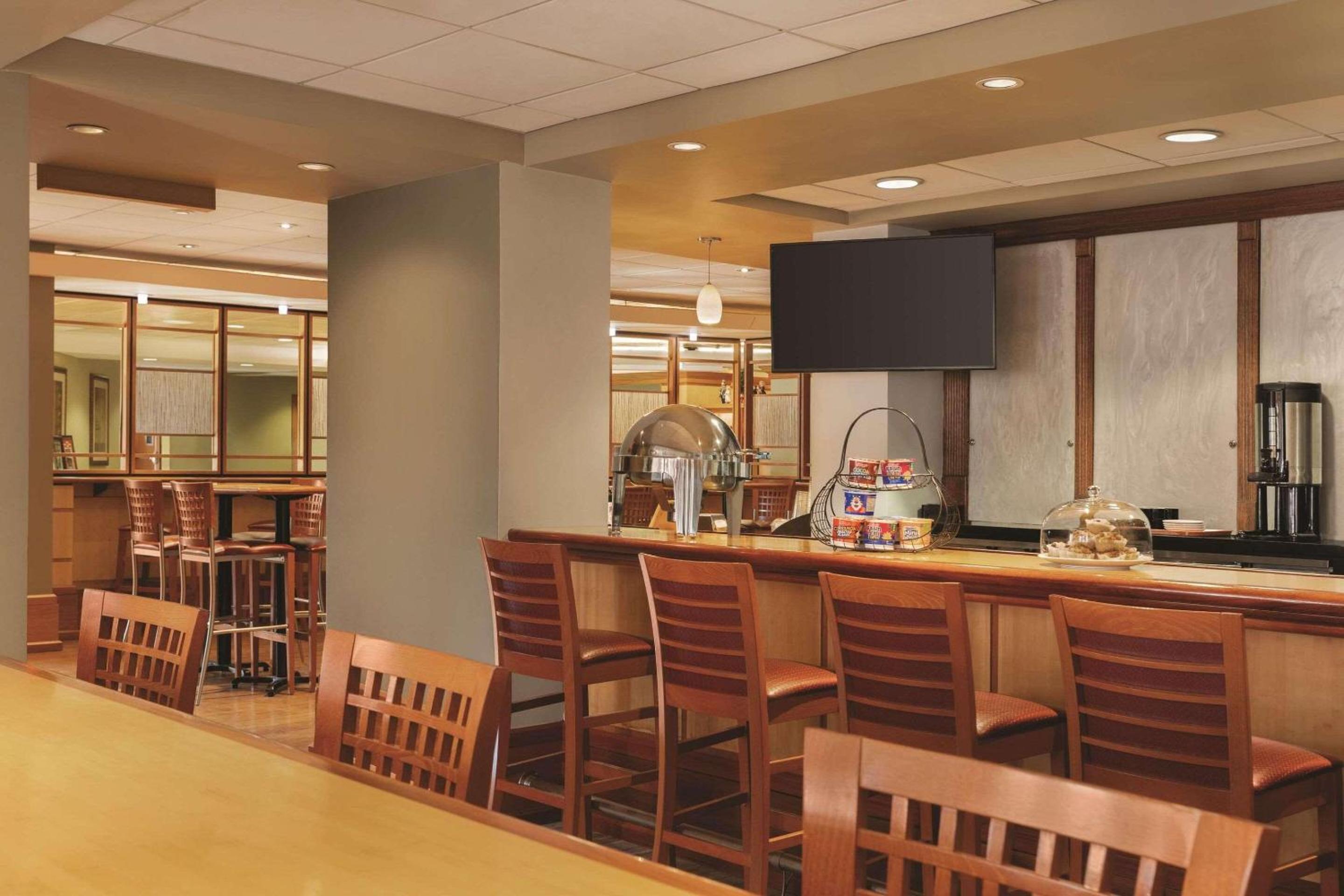 Radisson Hotel Providence Airport - Property Image 11