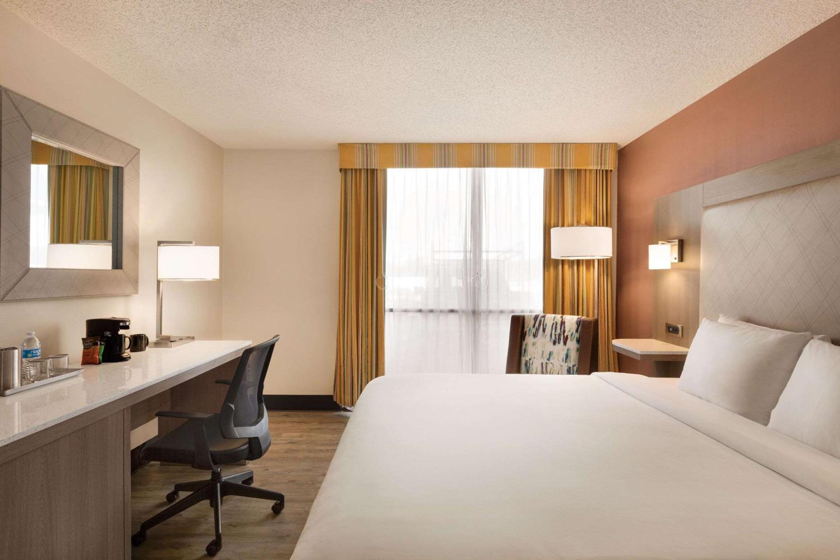 Radisson Hotel Lenexa Overland Park - Property Image 53