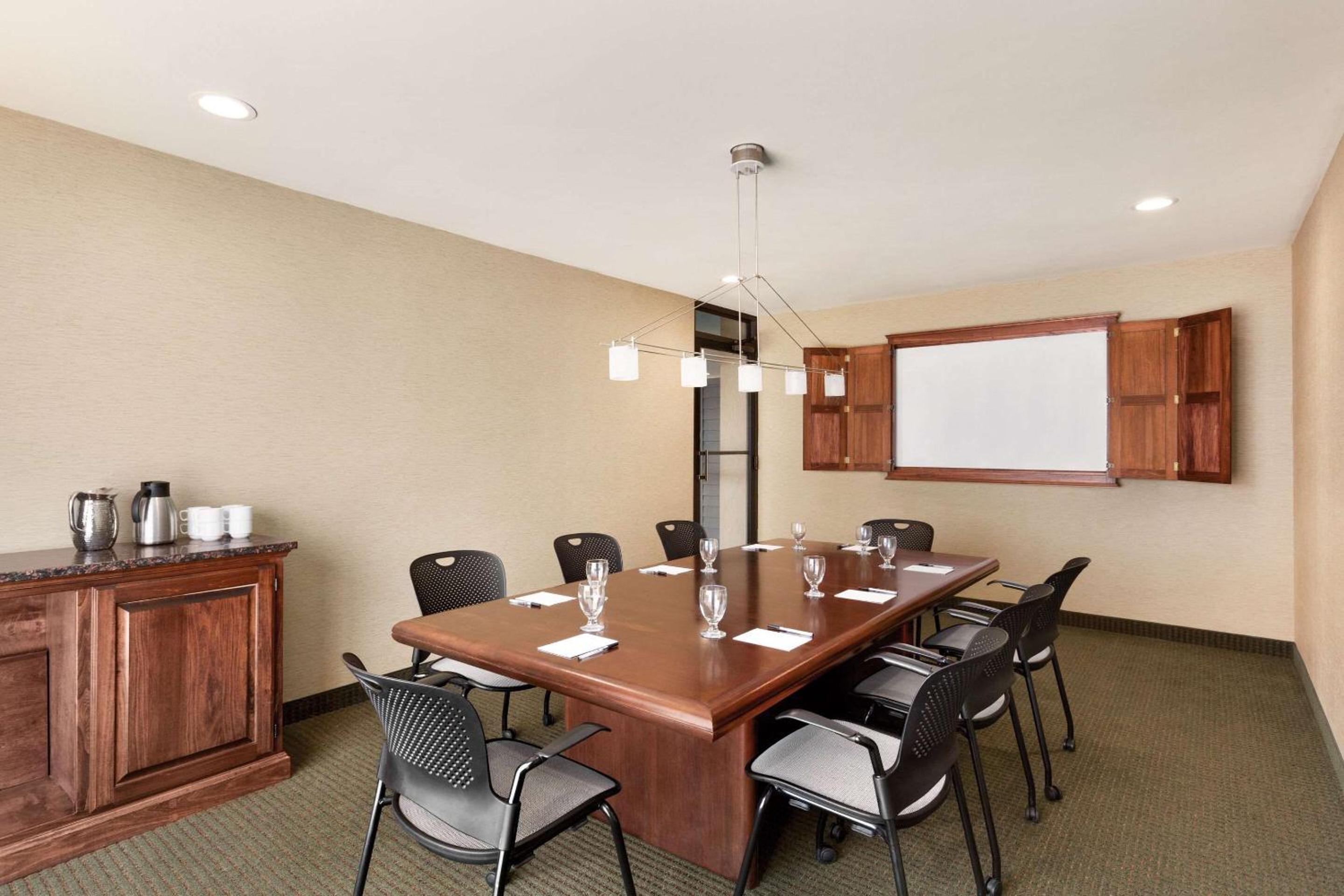 Radisson Hotel Lenexa Overland Park - Property Image 65