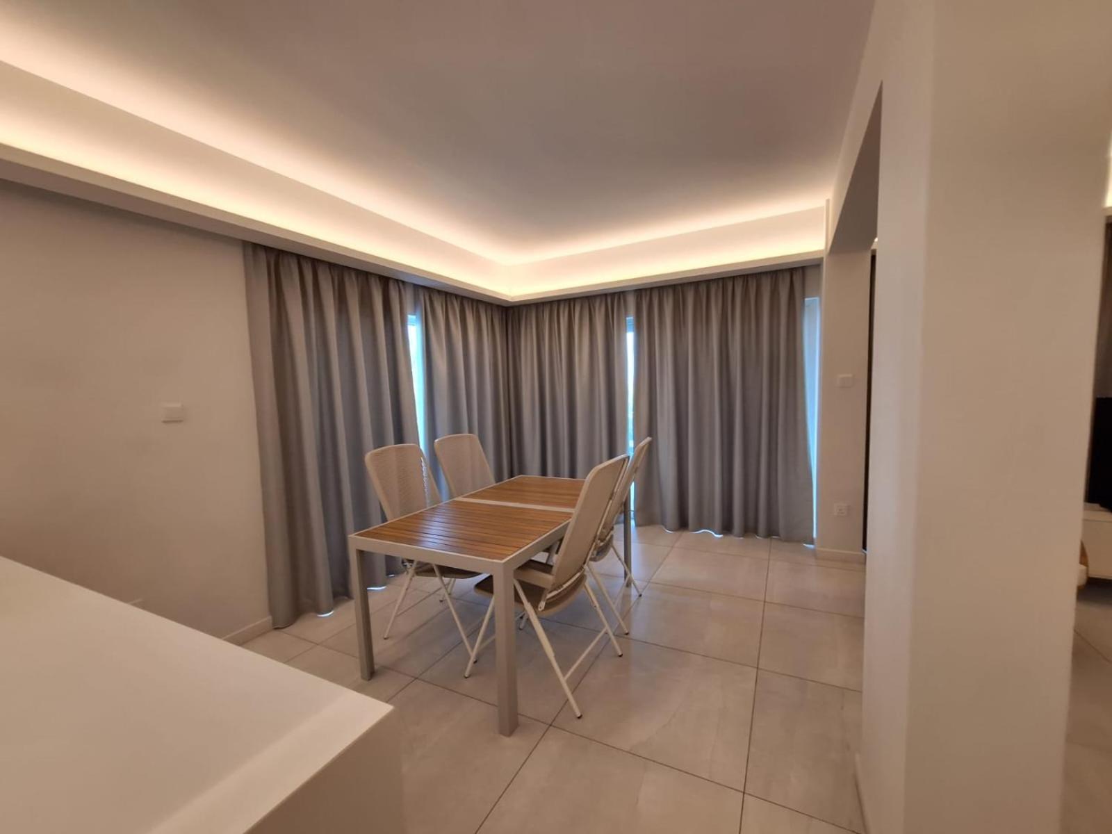 Emerald Suites