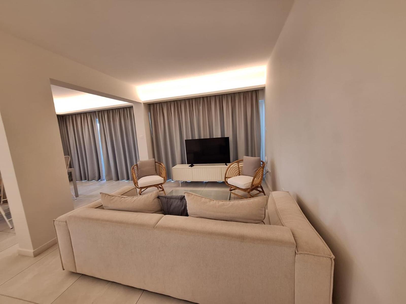 Emerald Suites