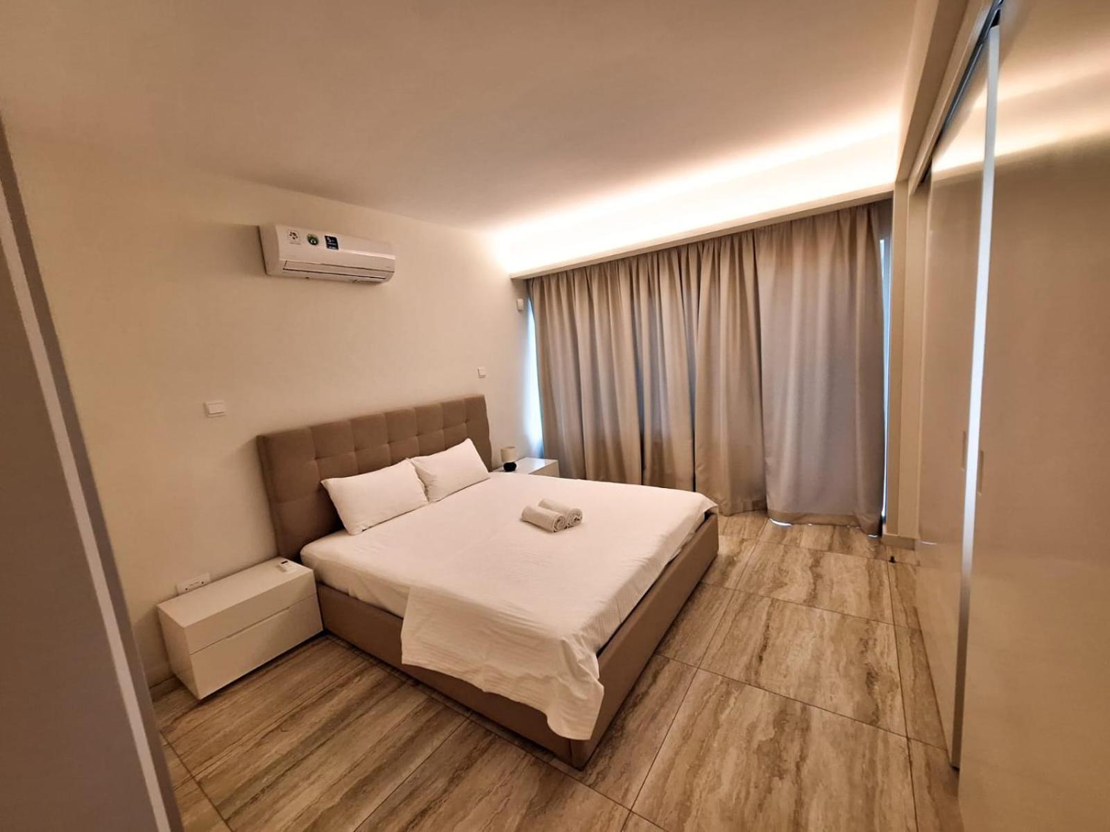 Emerald Suites