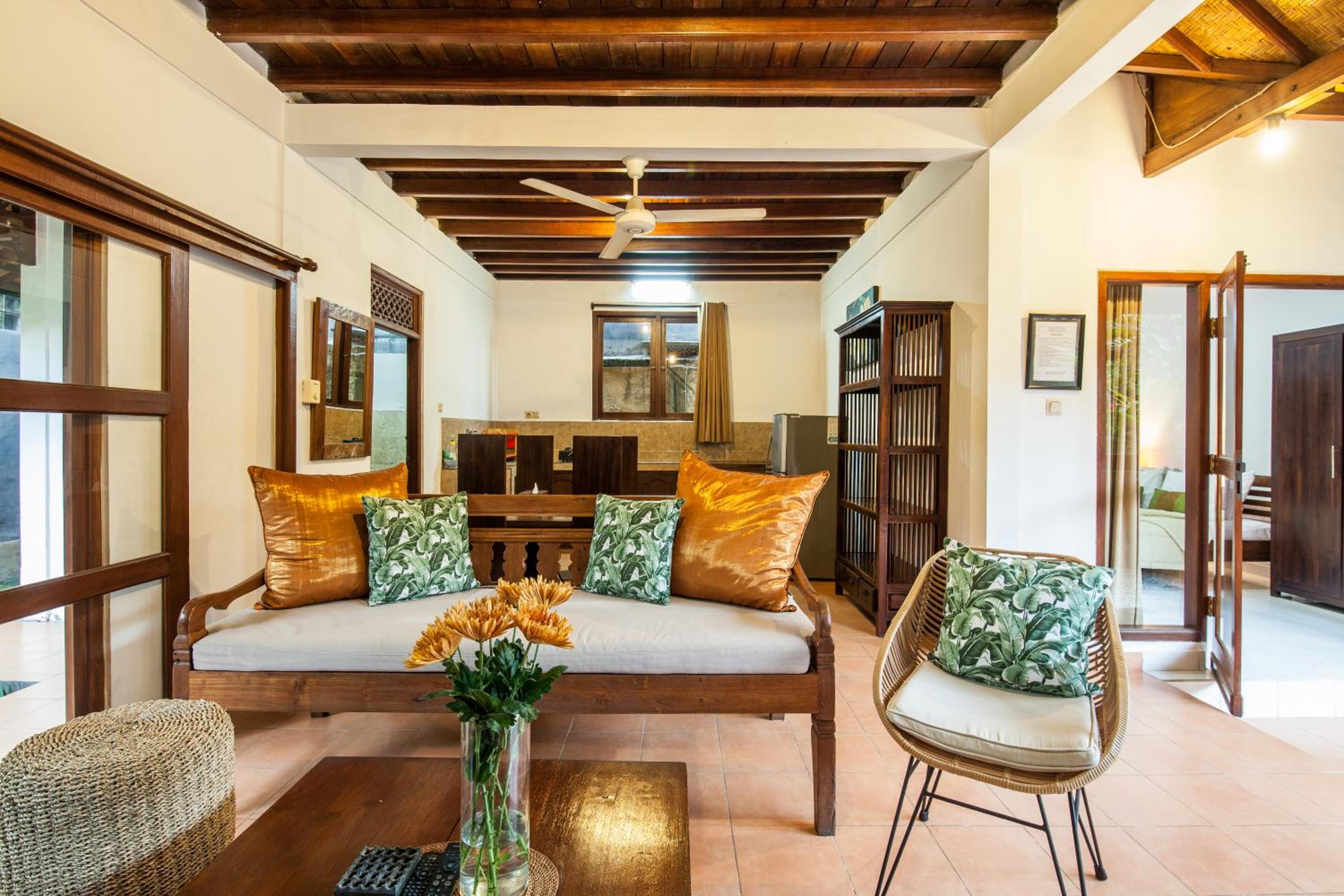 6-BR Garden Legian Villa 5-Min Walk to Beach and Shops Bali view 3