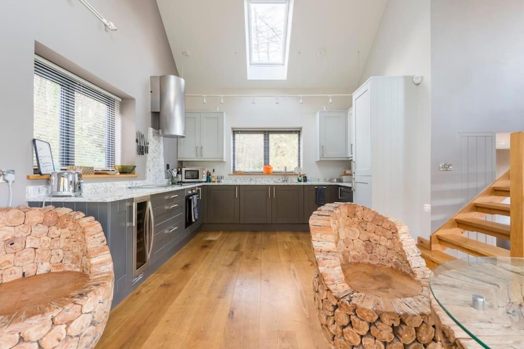 Woodside, surrounded by woodland and beautiful gardens view 5