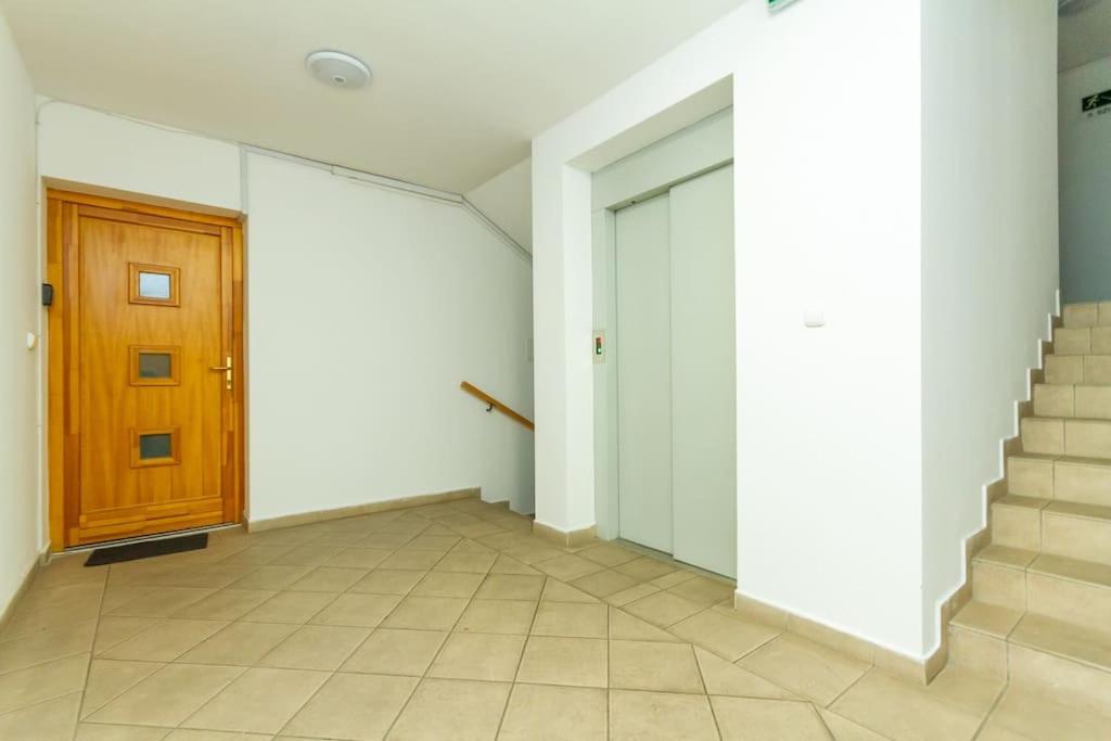 Diplomat Quarter 2 BDR Apt by NeWave Apartments view 2