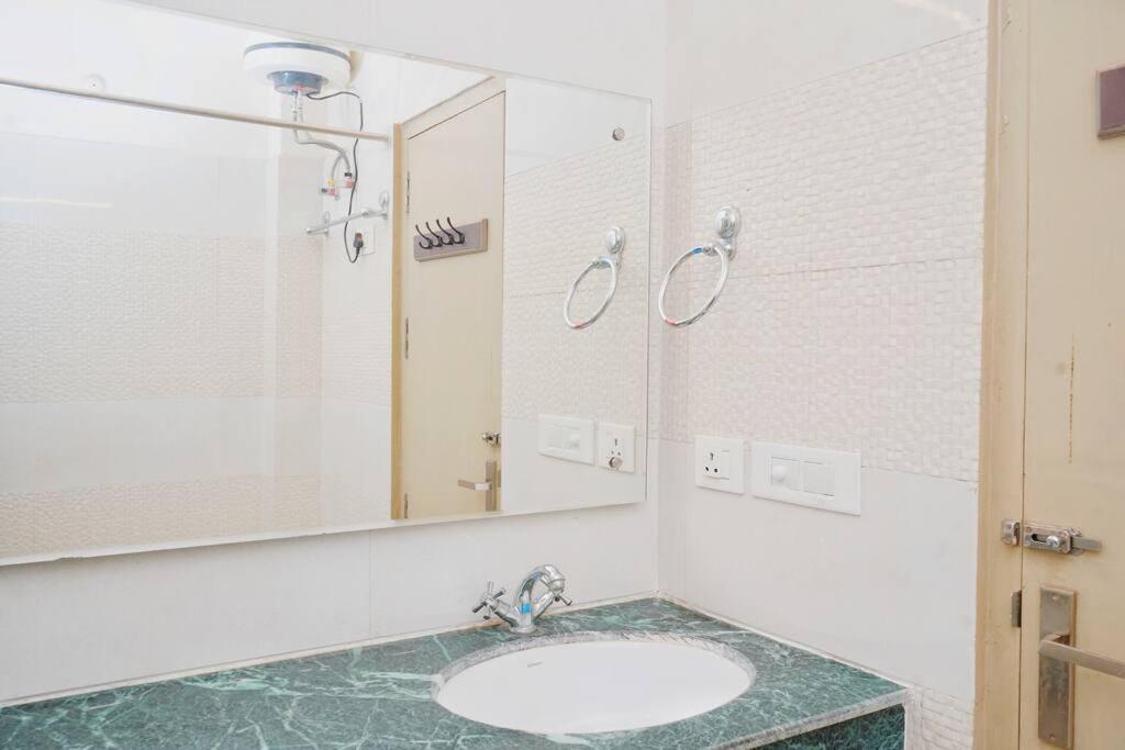 Forest Nook Charming Mountain view 2bhk