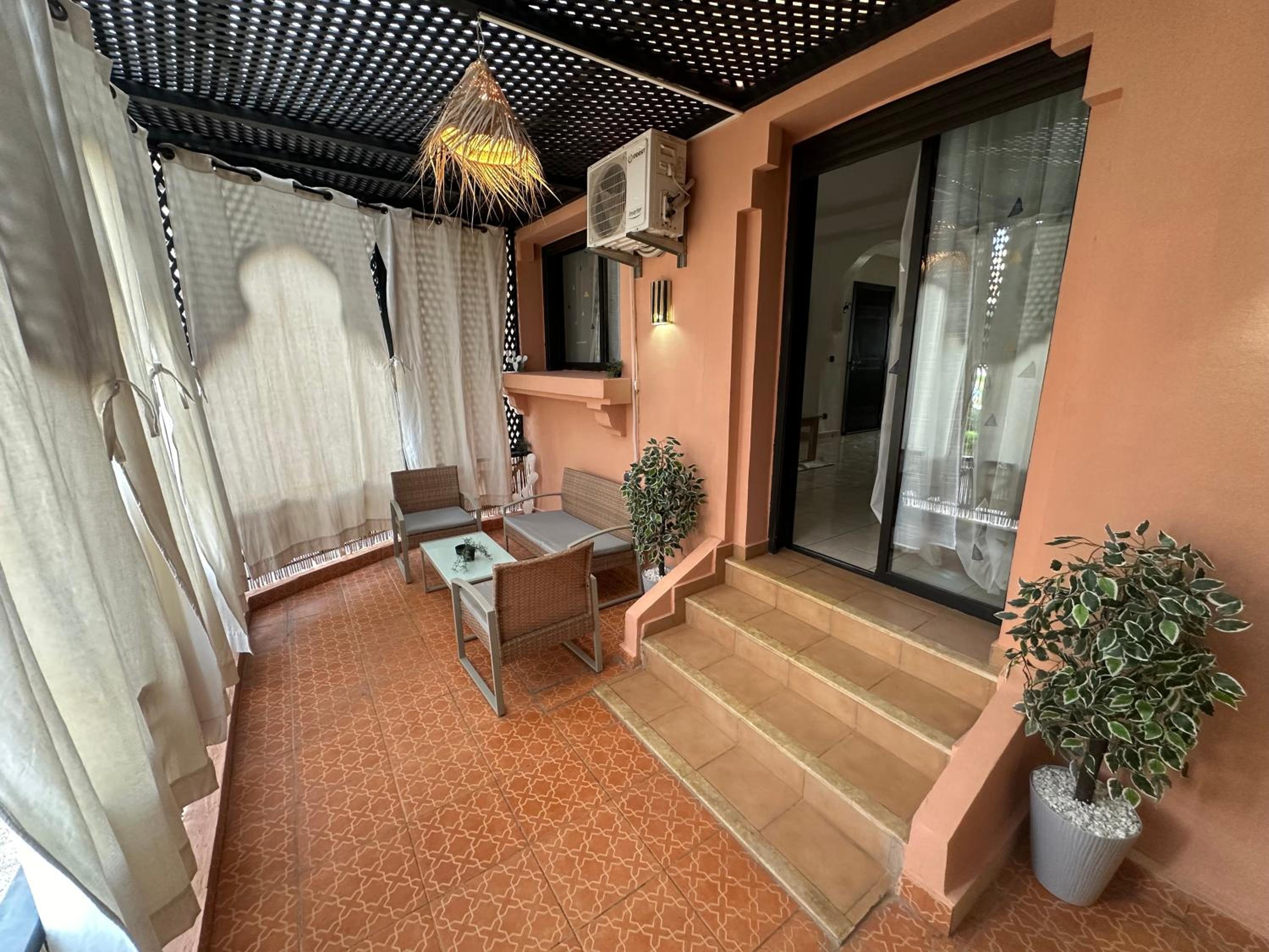 Vue piscine et terrasse oasis calme et luxueux view 3