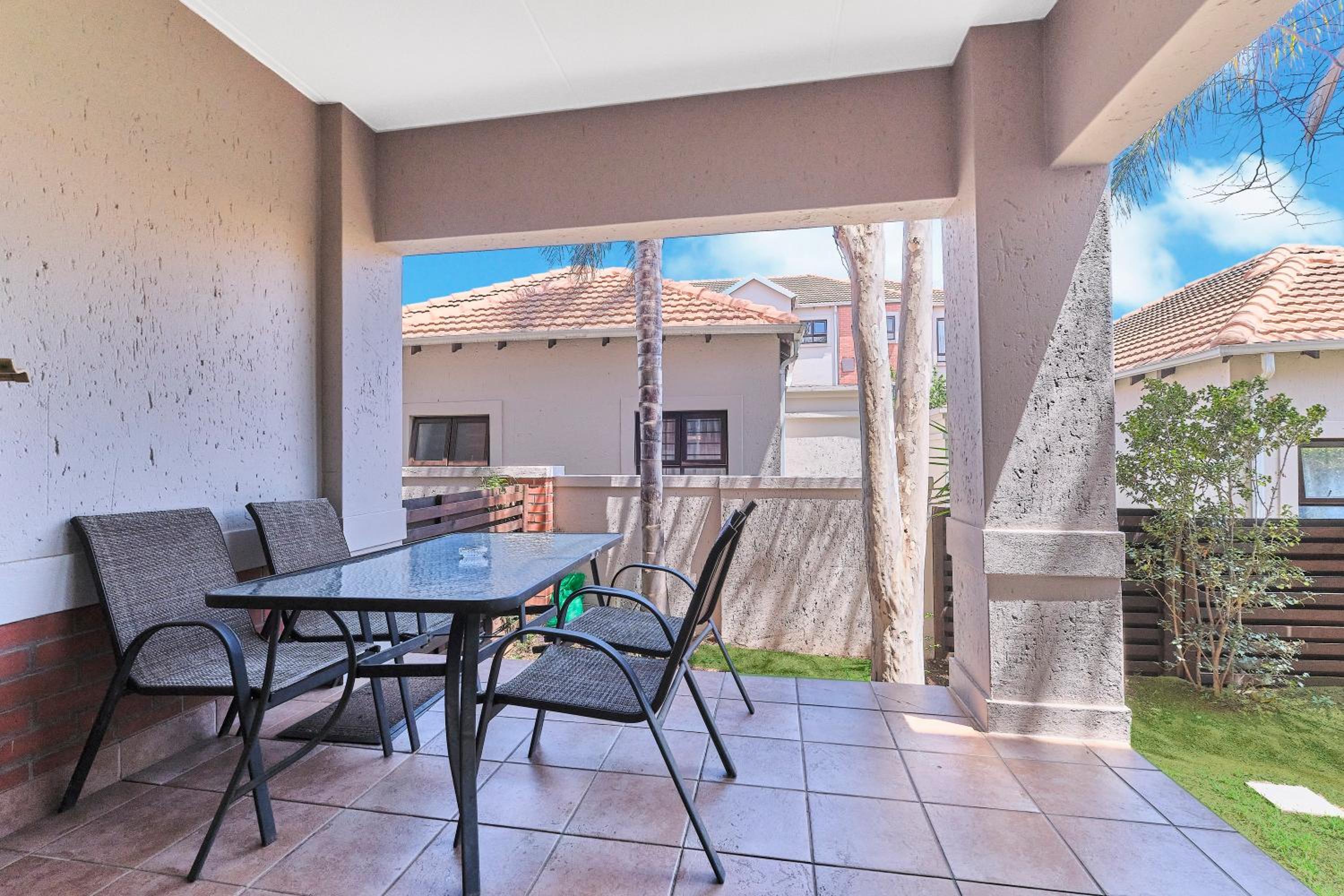 Modern & Spacious 2Bed 1 Bath Apartment with WiFi & Pool view 5