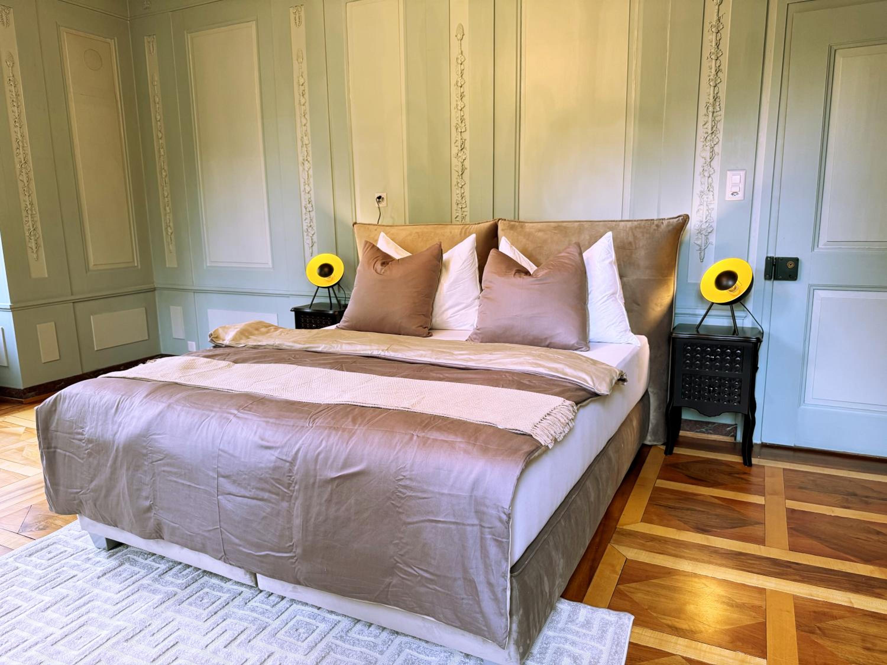 A&Y Exclusive 5 Star Historic Luxury Villa Lucerne