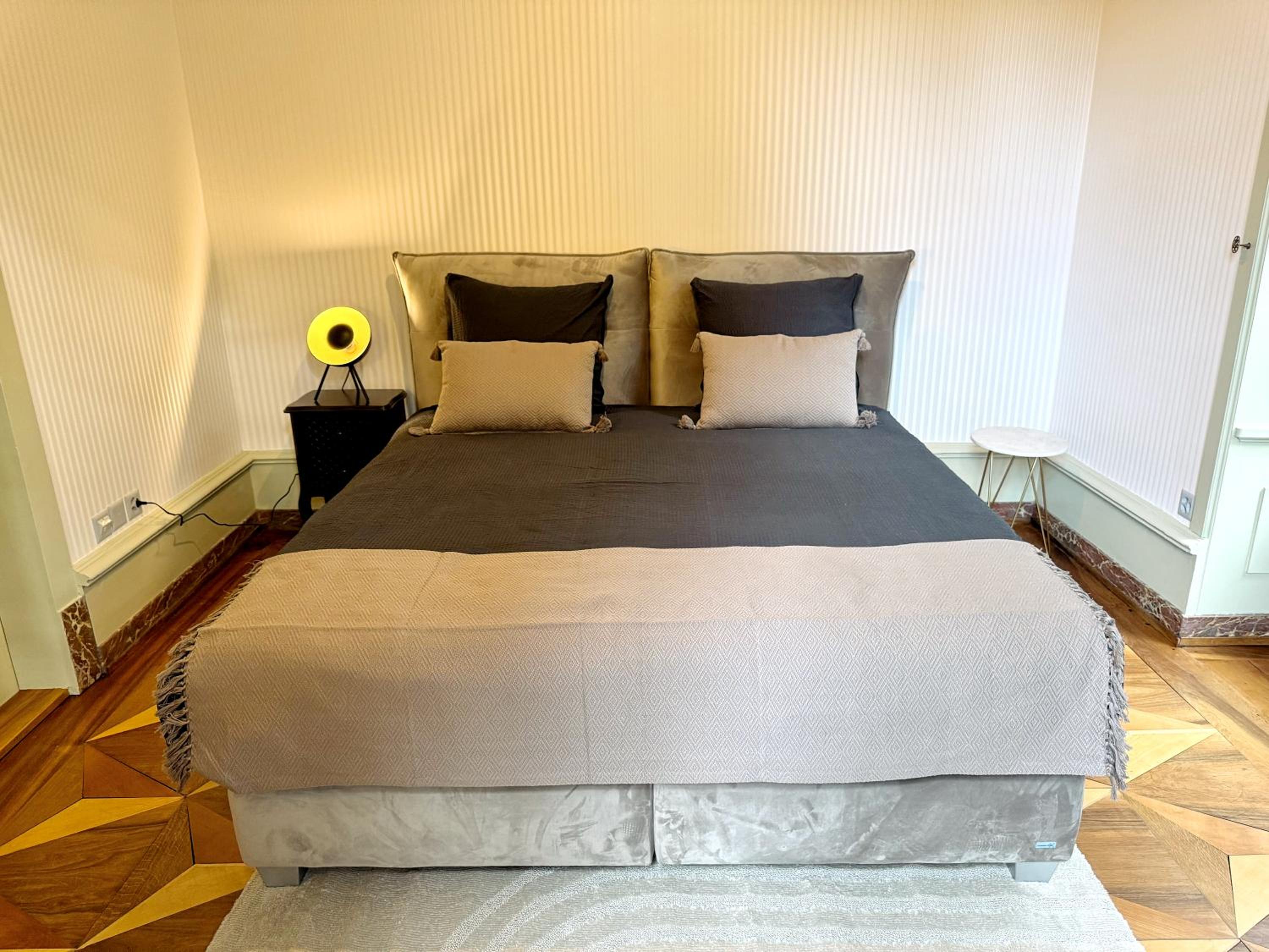 A&Y Exclusive 5 Star Historic Luxury Villa Lucerne