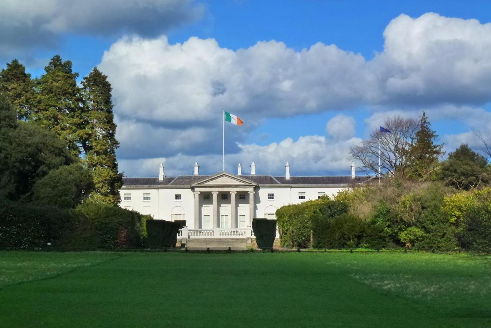 Central Dublin 2-Bed Apartment -Sleeps 5 & Parking