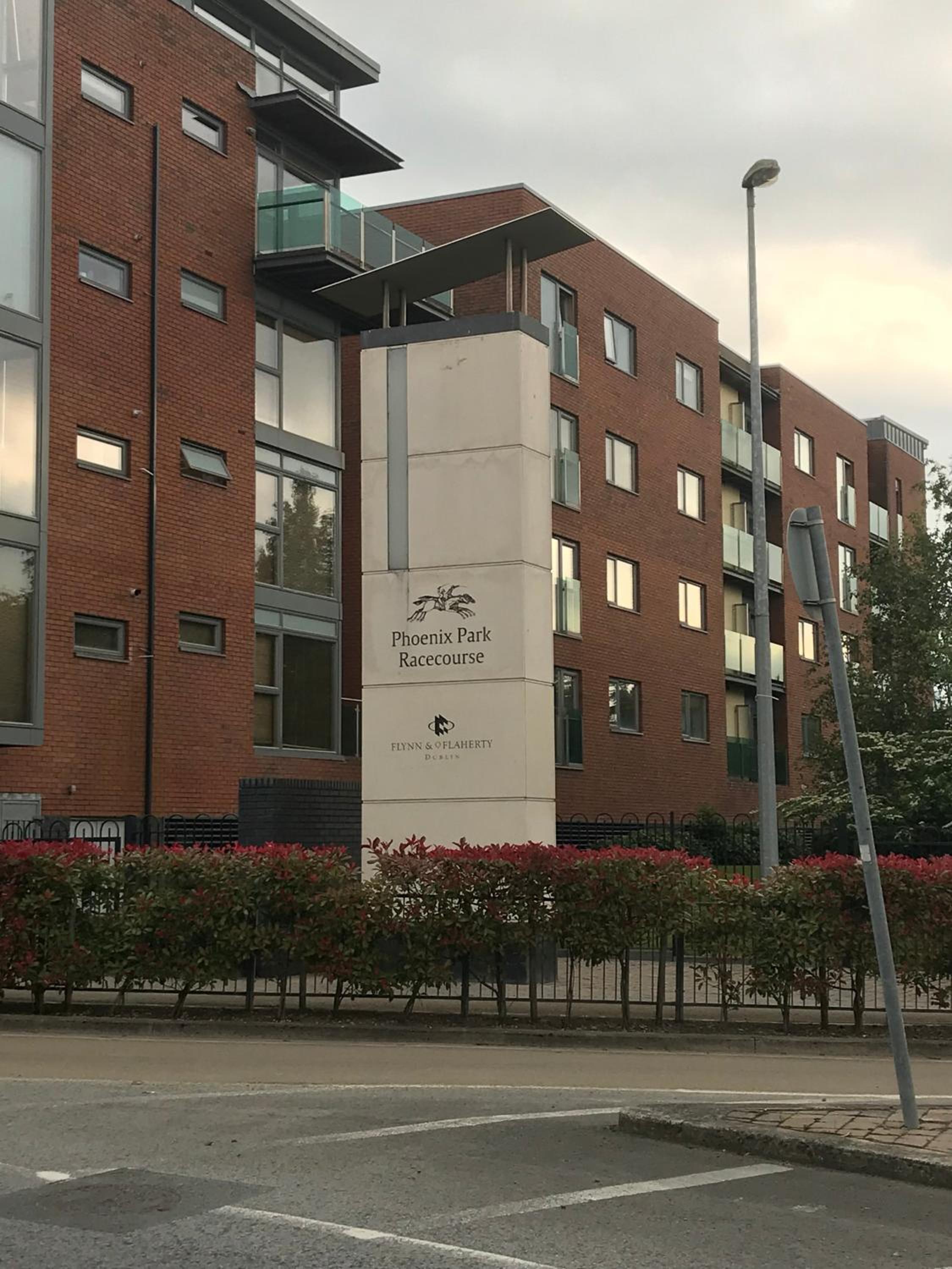 Central Dublin 2-Bed Apartment -Sleeps 5 & Parking