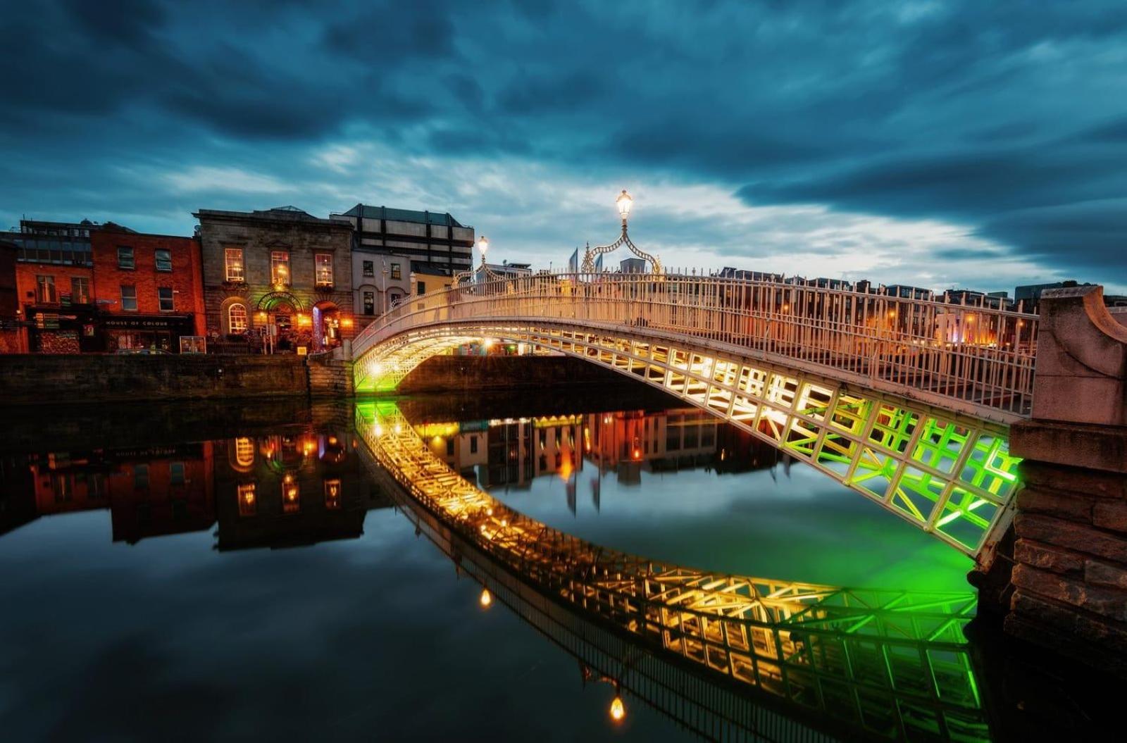 Central Dublin 2-Bed Apartment -Sleeps 5 & Parking