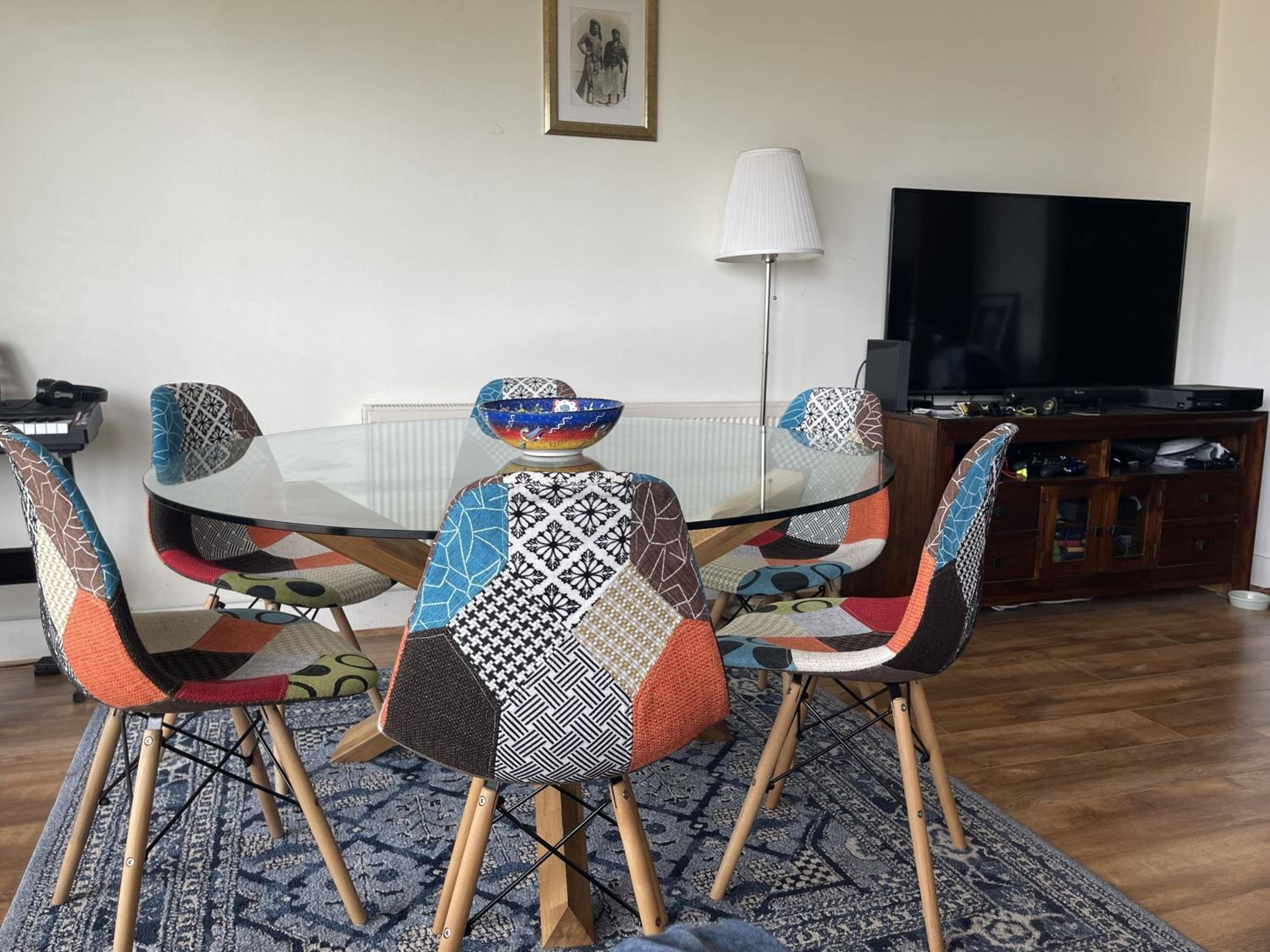 Central Dublin 2-Bed Apartment -Sleeps 5 & Parking